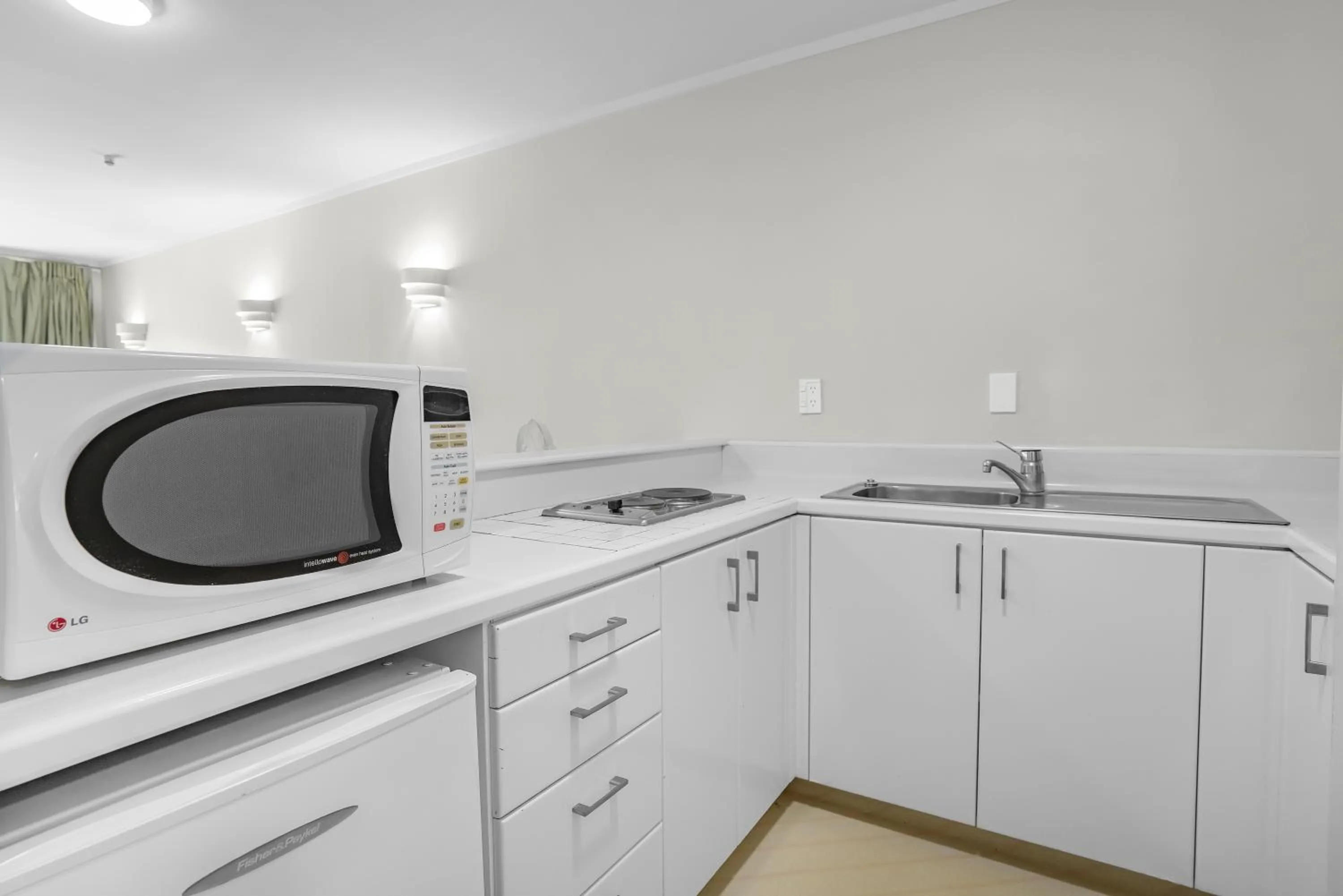 Kitchen or kitchenette in Capital Lodge Motor Inn