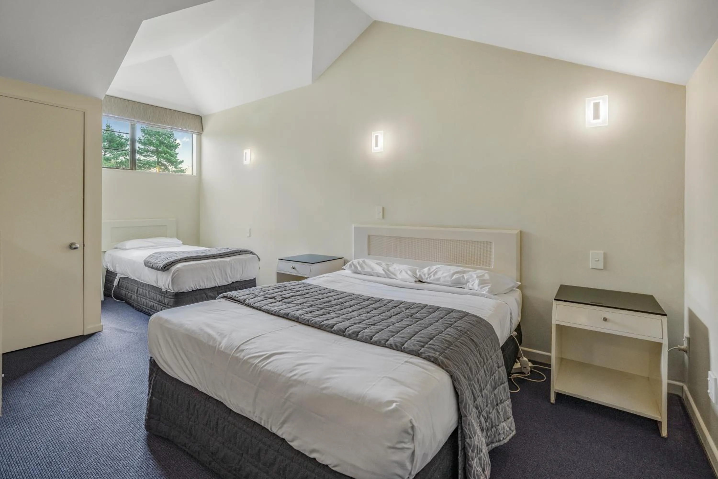 Bed in Capital Lodge Motor Inn