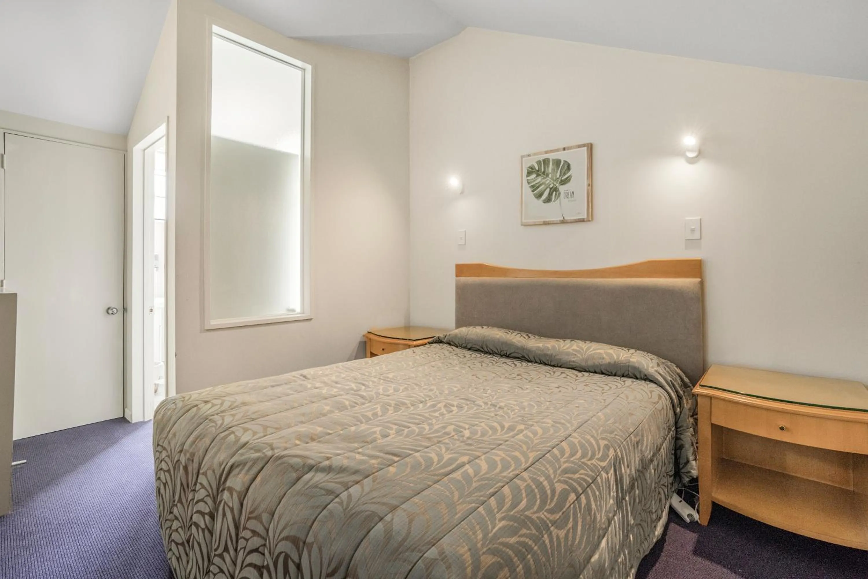 Bed in Capital Lodge Motor Inn