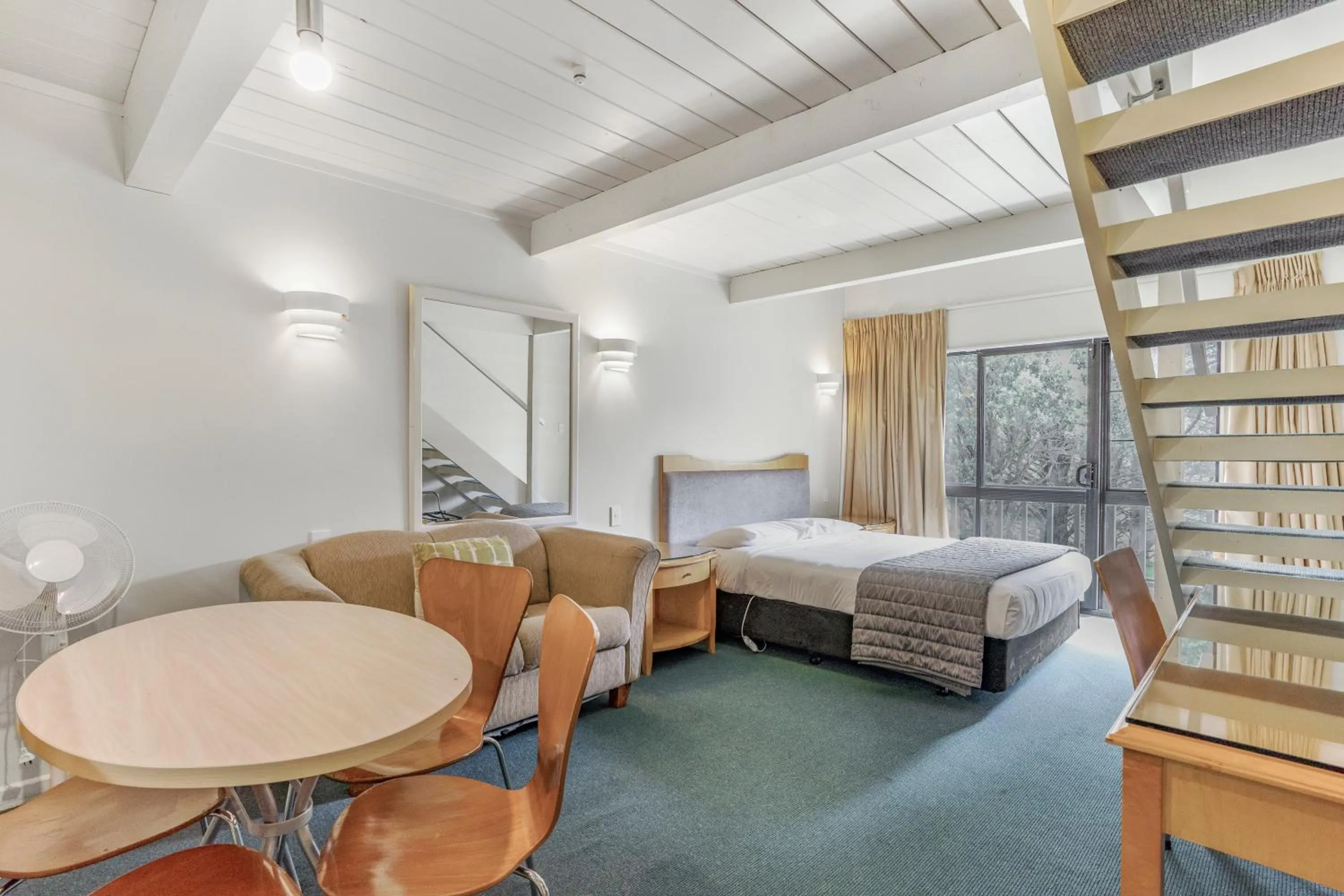 Bed in Capital Lodge Motor Inn