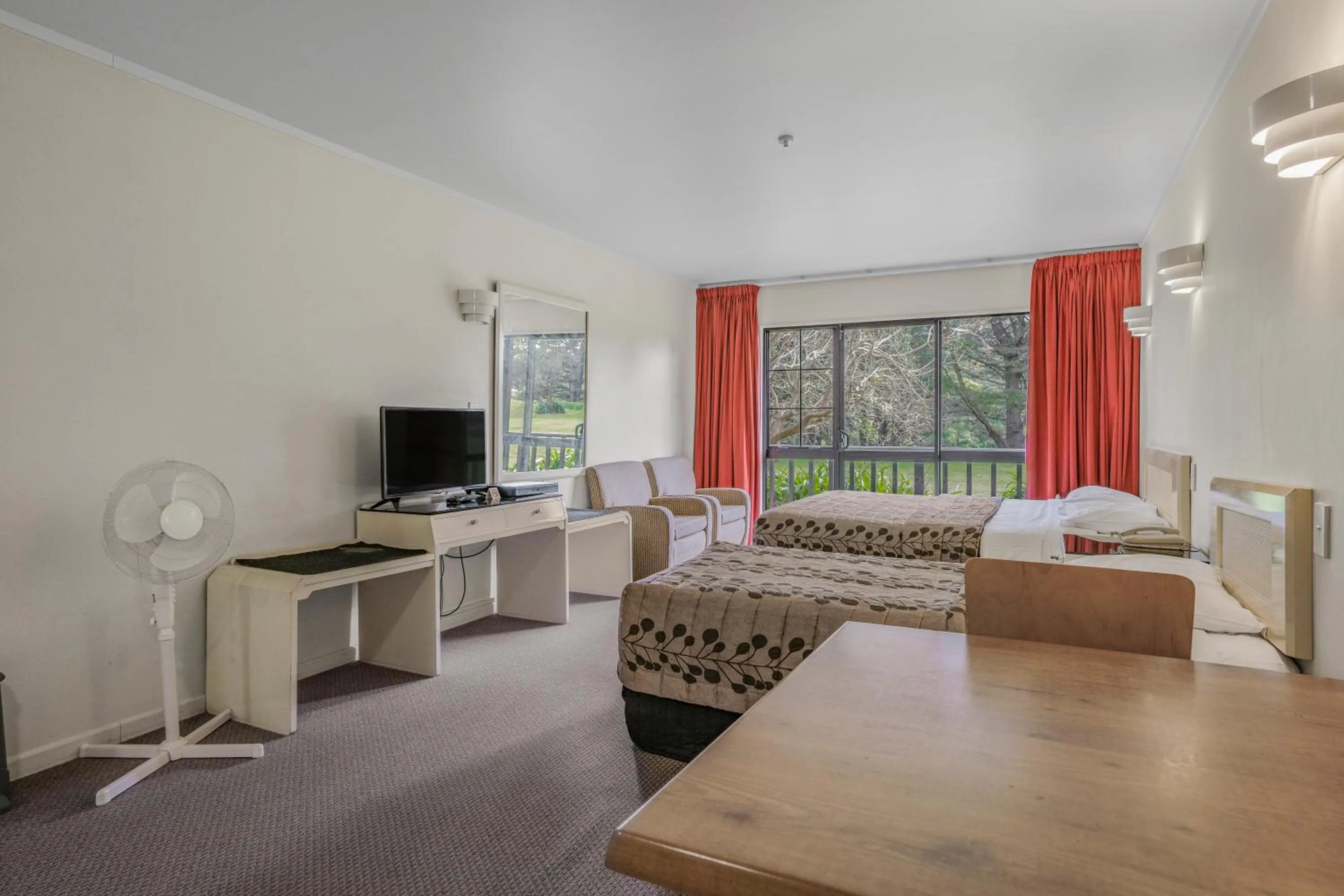 TV and multimedia in Capital Lodge Motor Inn