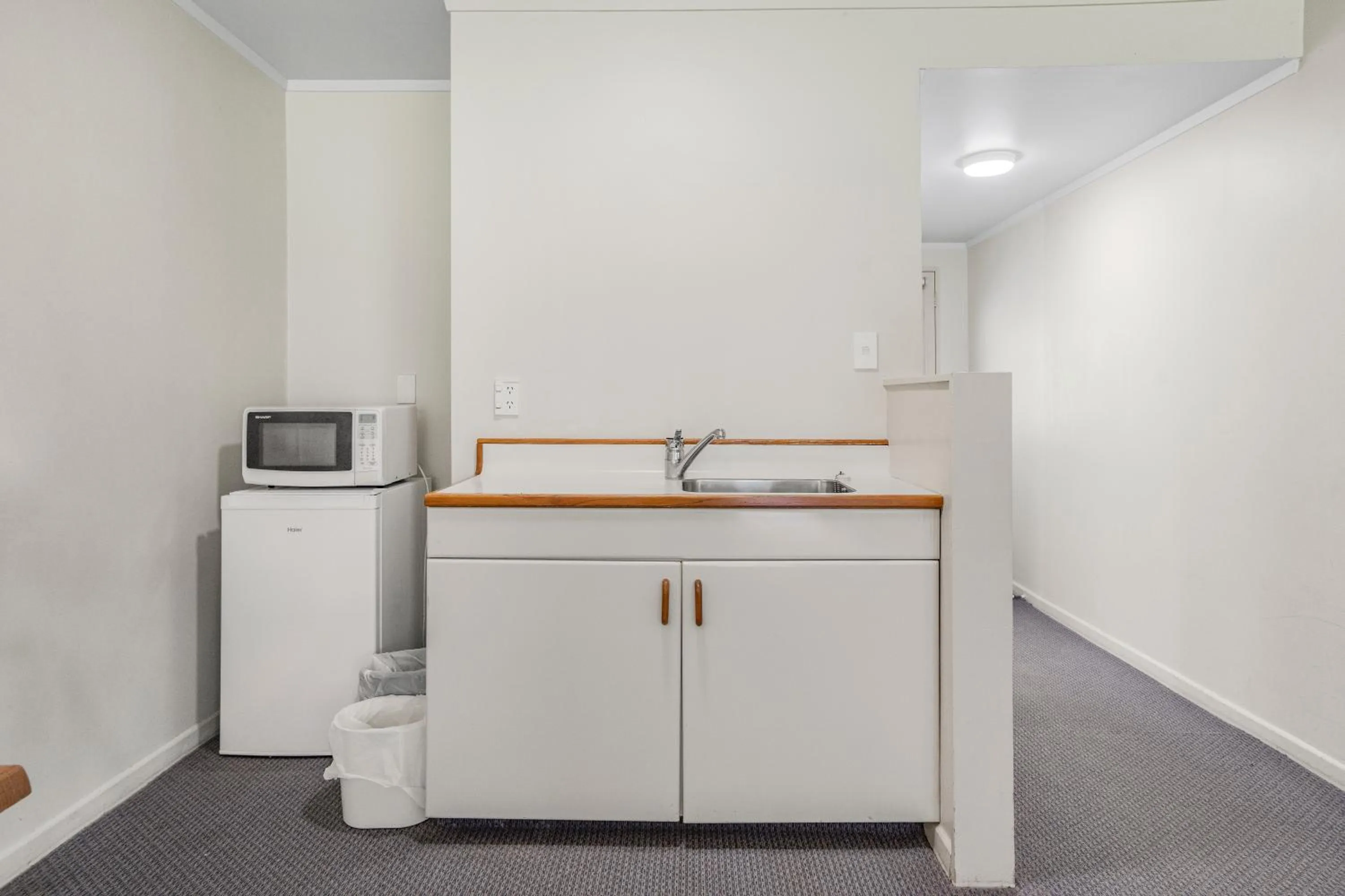 microwave in Capital Lodge Motor Inn