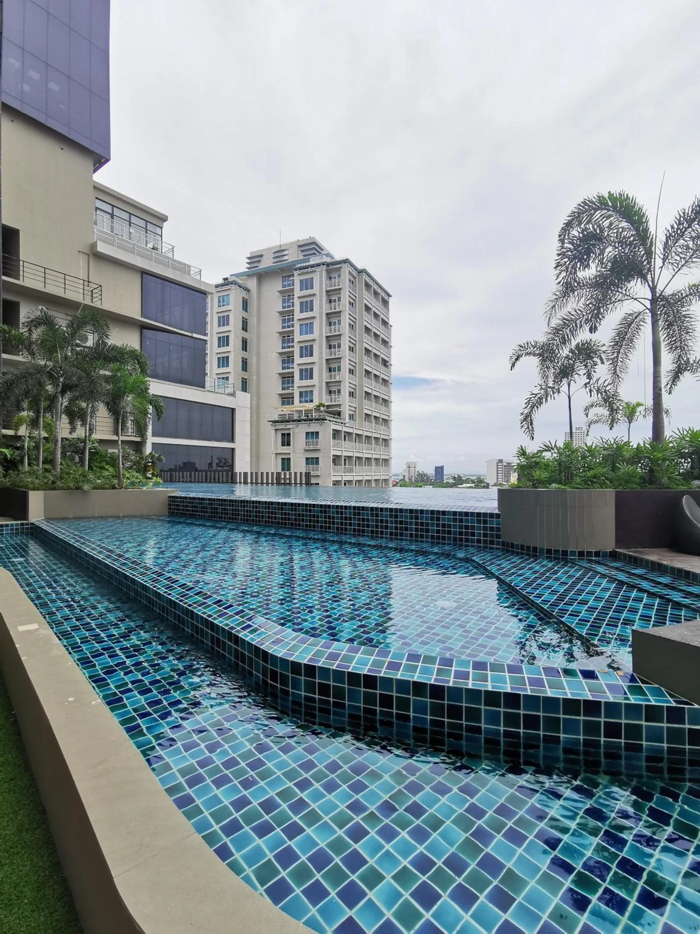 Swimming pool in Baseline Premier - Studio with mountain view