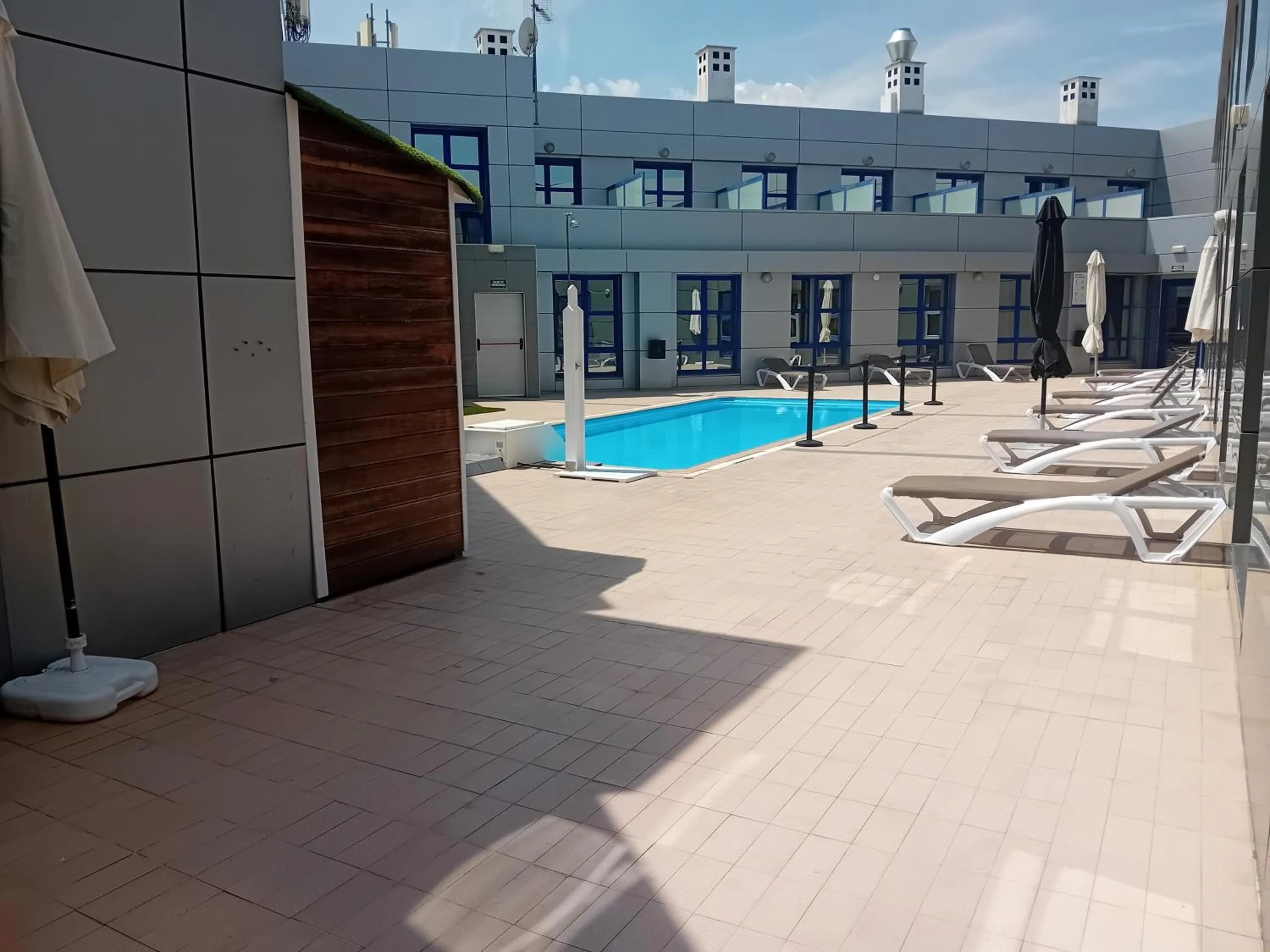 Pool view in Iraipe Logroño Hotel