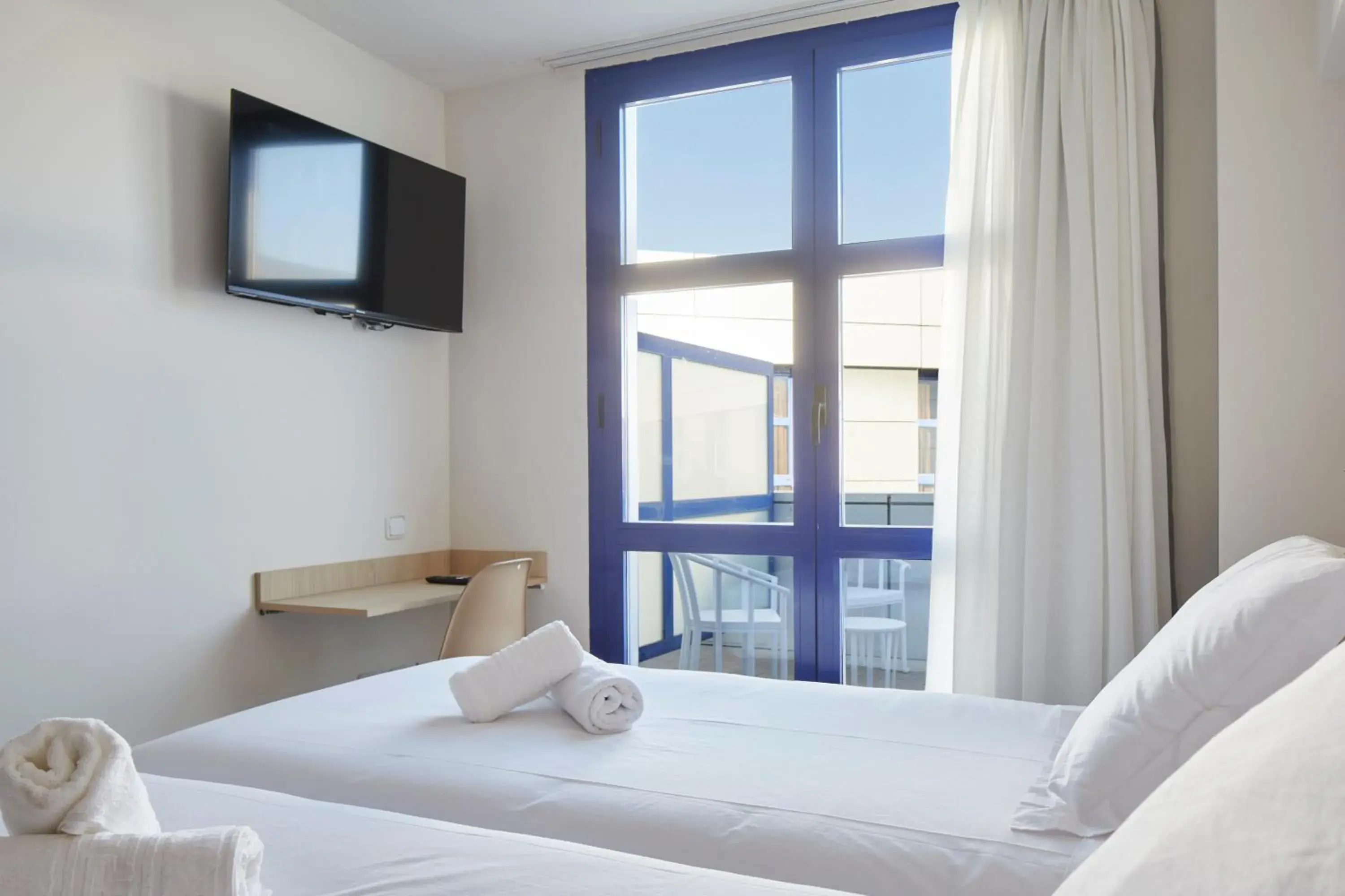 Photo of the whole room, Bed in Iraipe Logroño Hotel Photo of the whole room, Bed in Iraipe Logroño Hotel