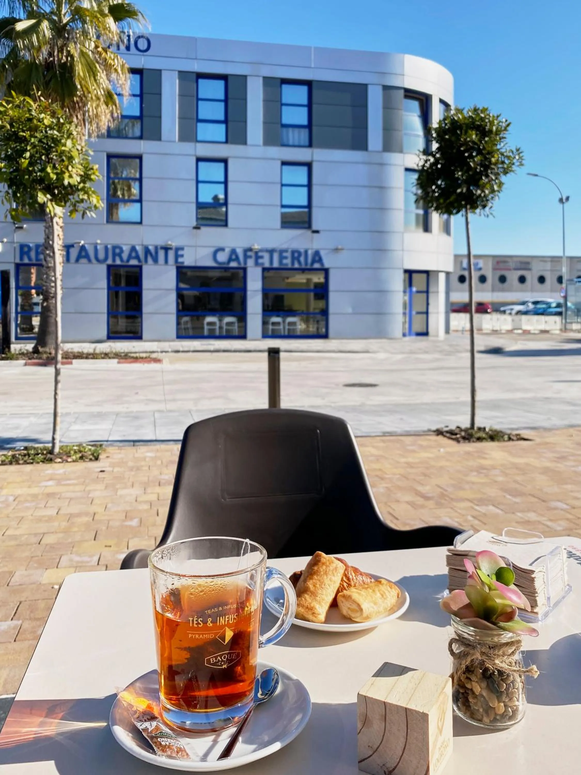 Restaurant/places to eat in Iraipe Logroño Hotel