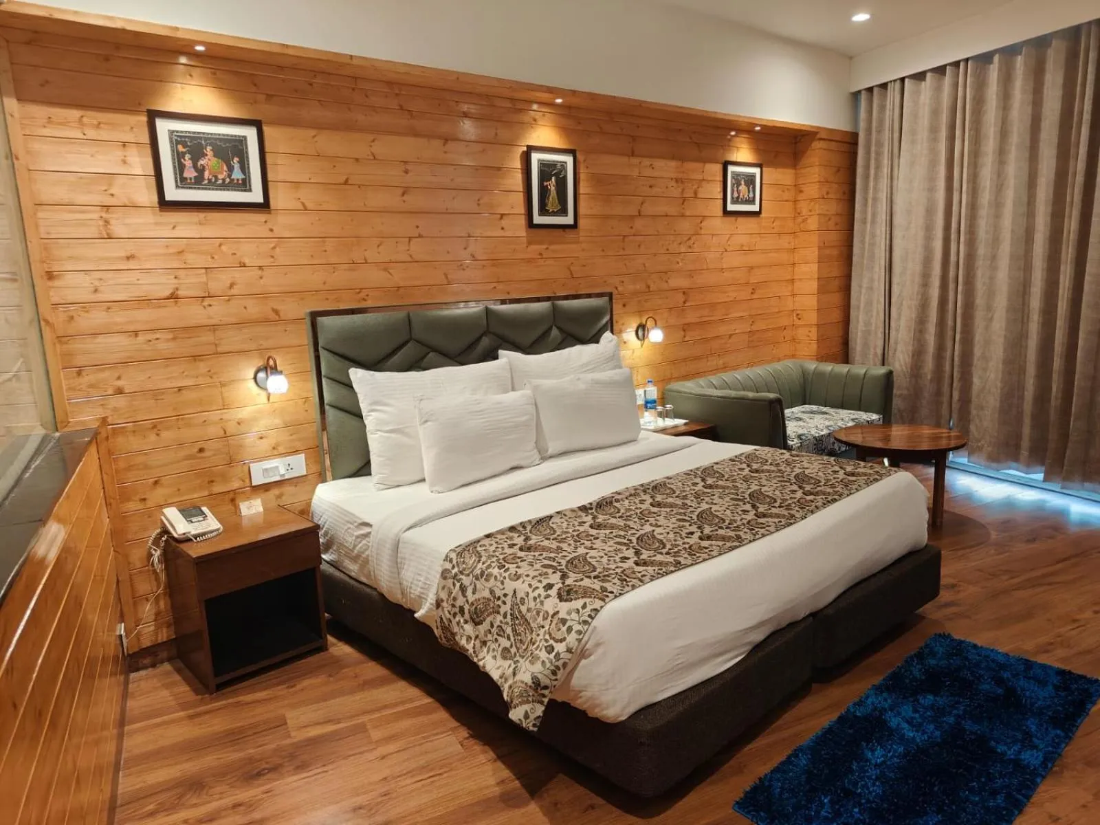 Bed in Wood Creek Resort & Spa Kasauli