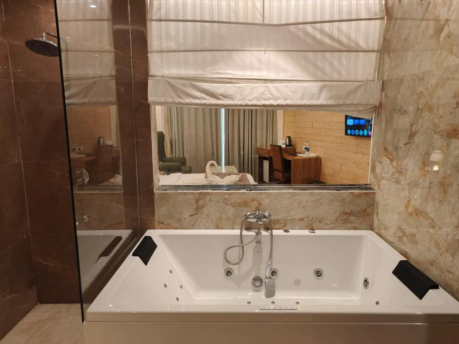 Hot Tub in Wood Creek Resort & Spa Kasauli