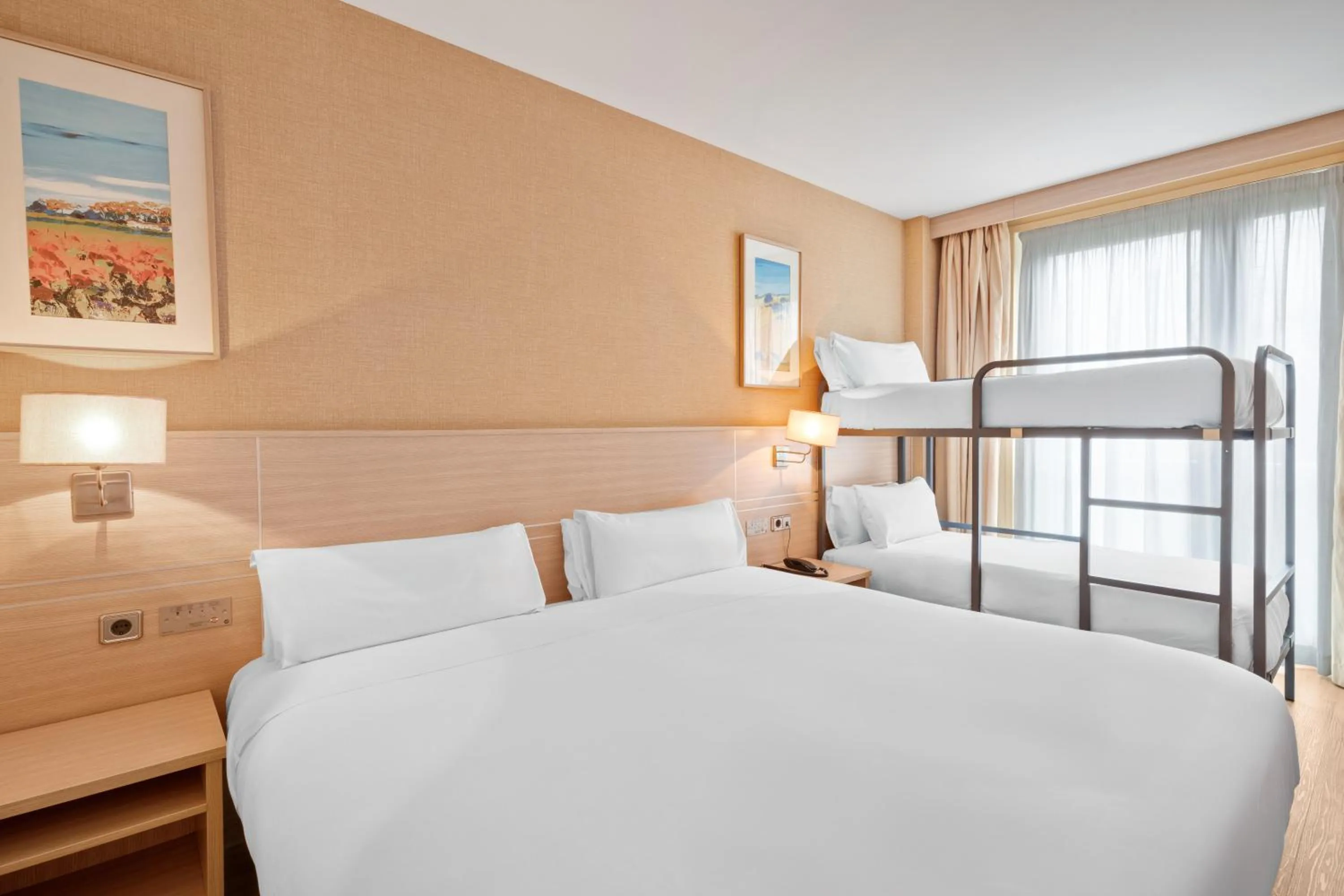 Bedroom, Bed in B&B HOTEL Tarragona Valls