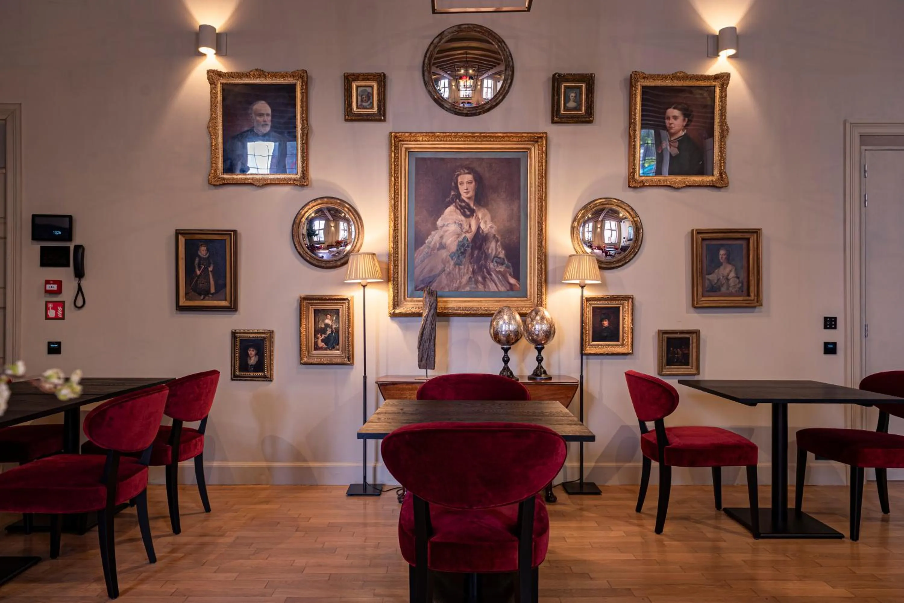 Restaurant/places to eat in Cobergher Hotel