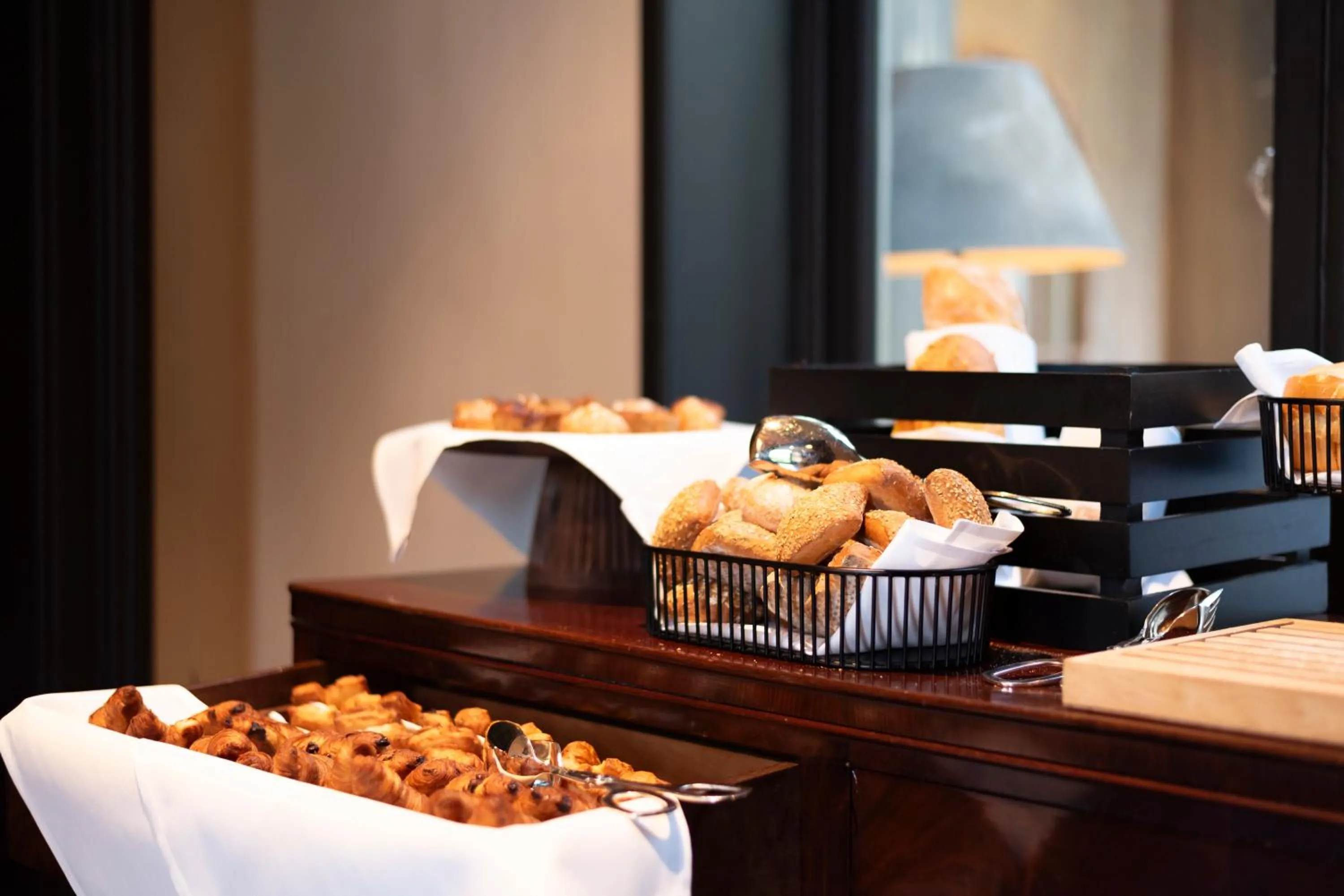 Restaurant/places to eat in Cobergher Hotel