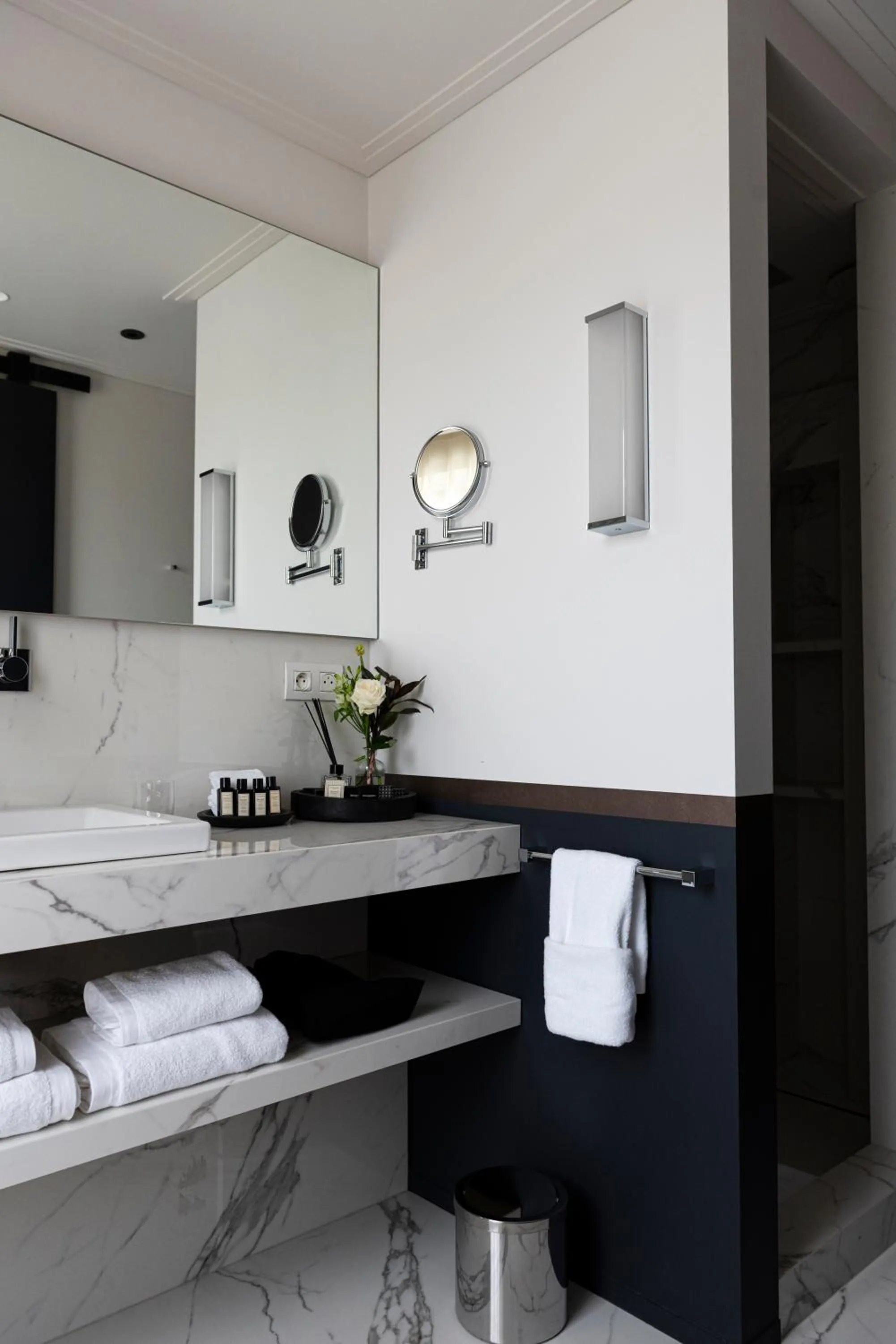 Bathroom in Cobergher Hotel