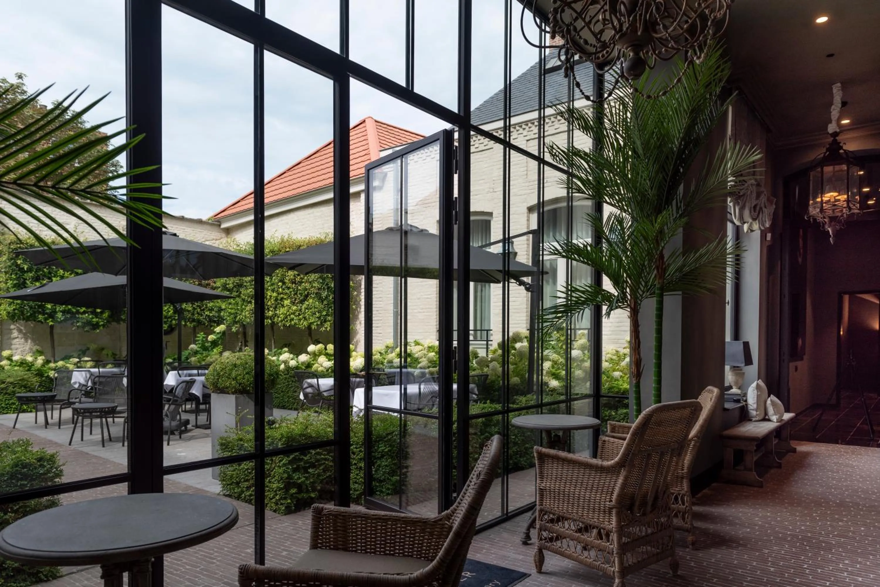 Restaurant/places to eat in Cobergher Hotel