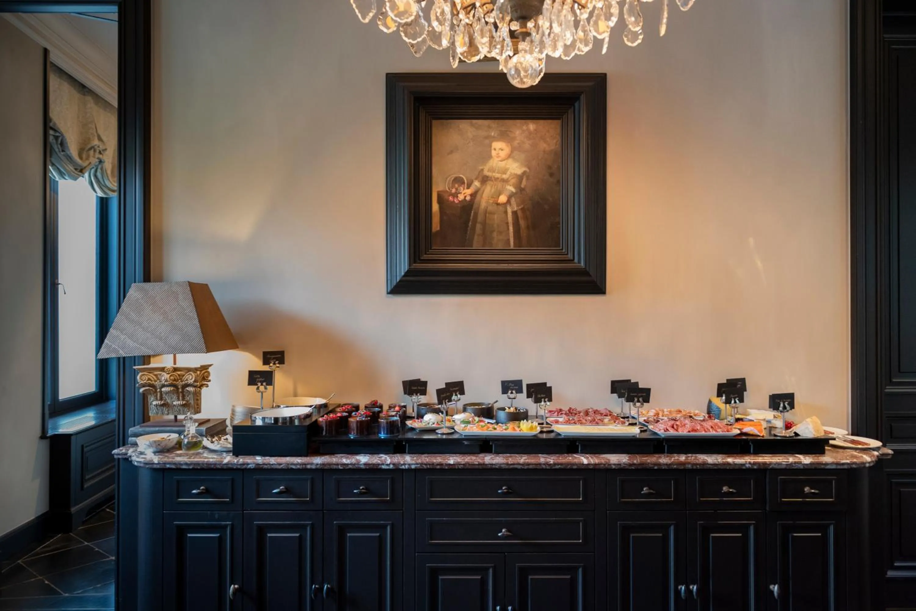 Restaurant/places to eat in Cobergher Hotel