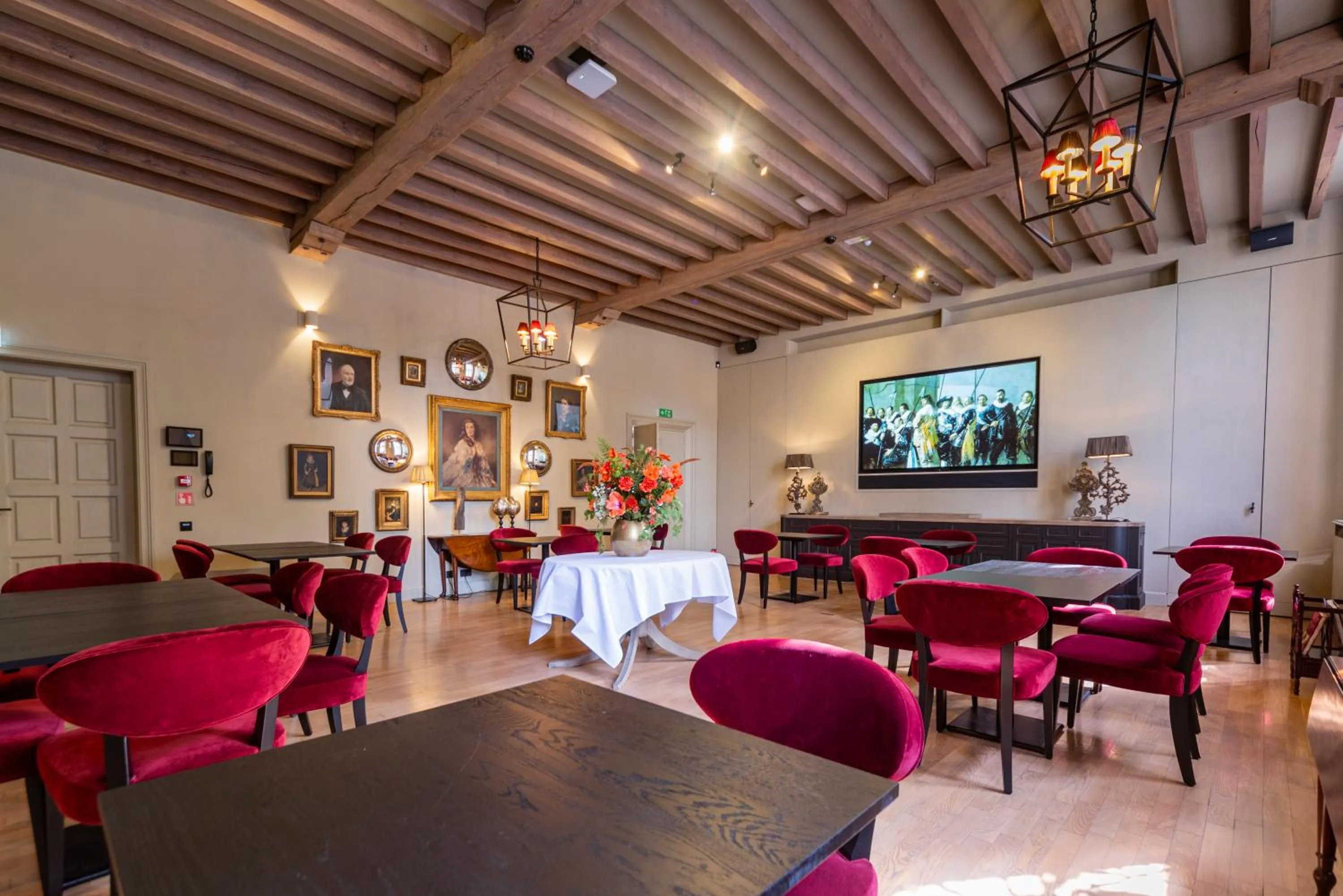 Restaurant/places to eat in Cobergher Hotel