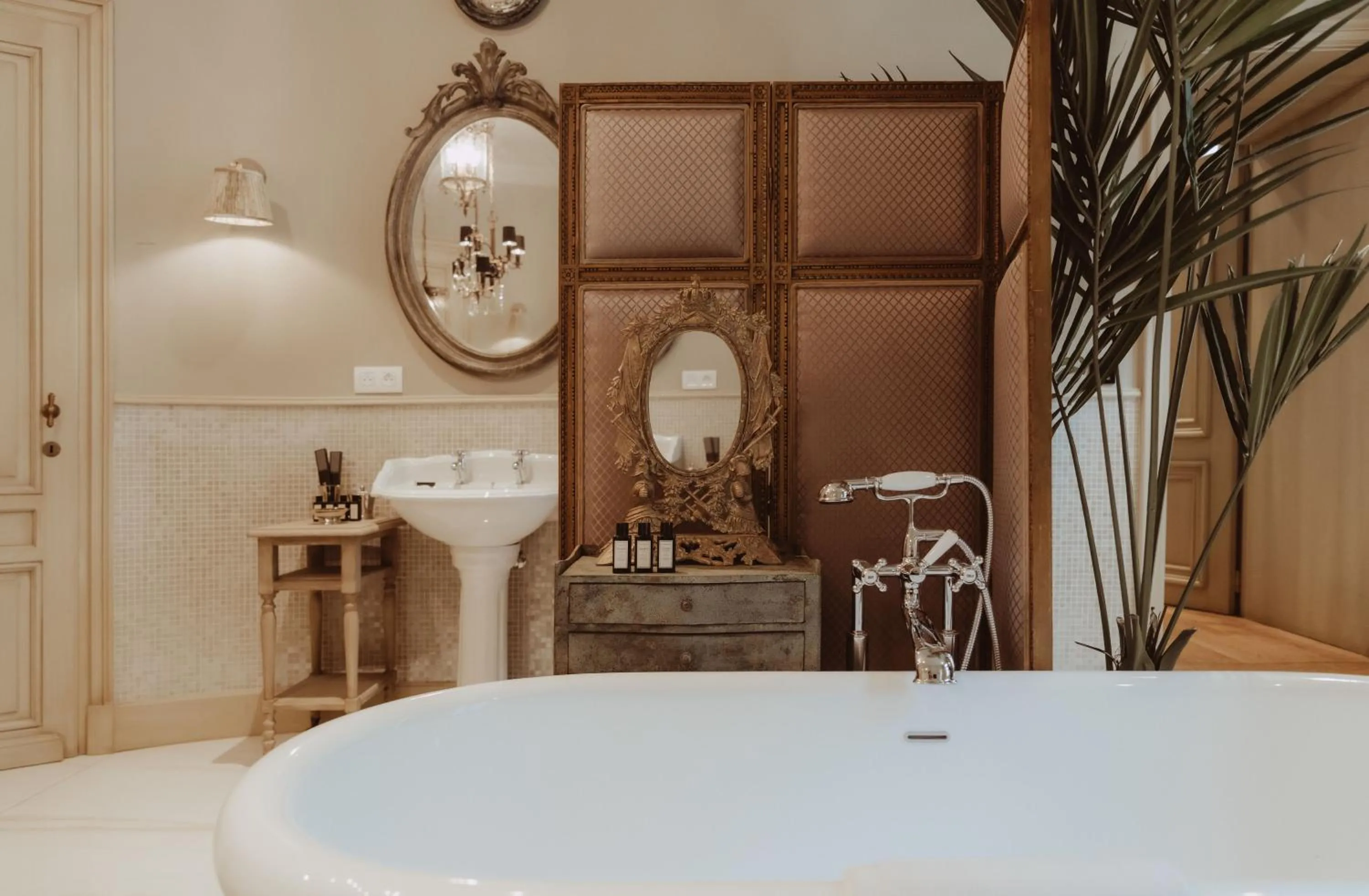 Bathroom in Cobergher Hotel