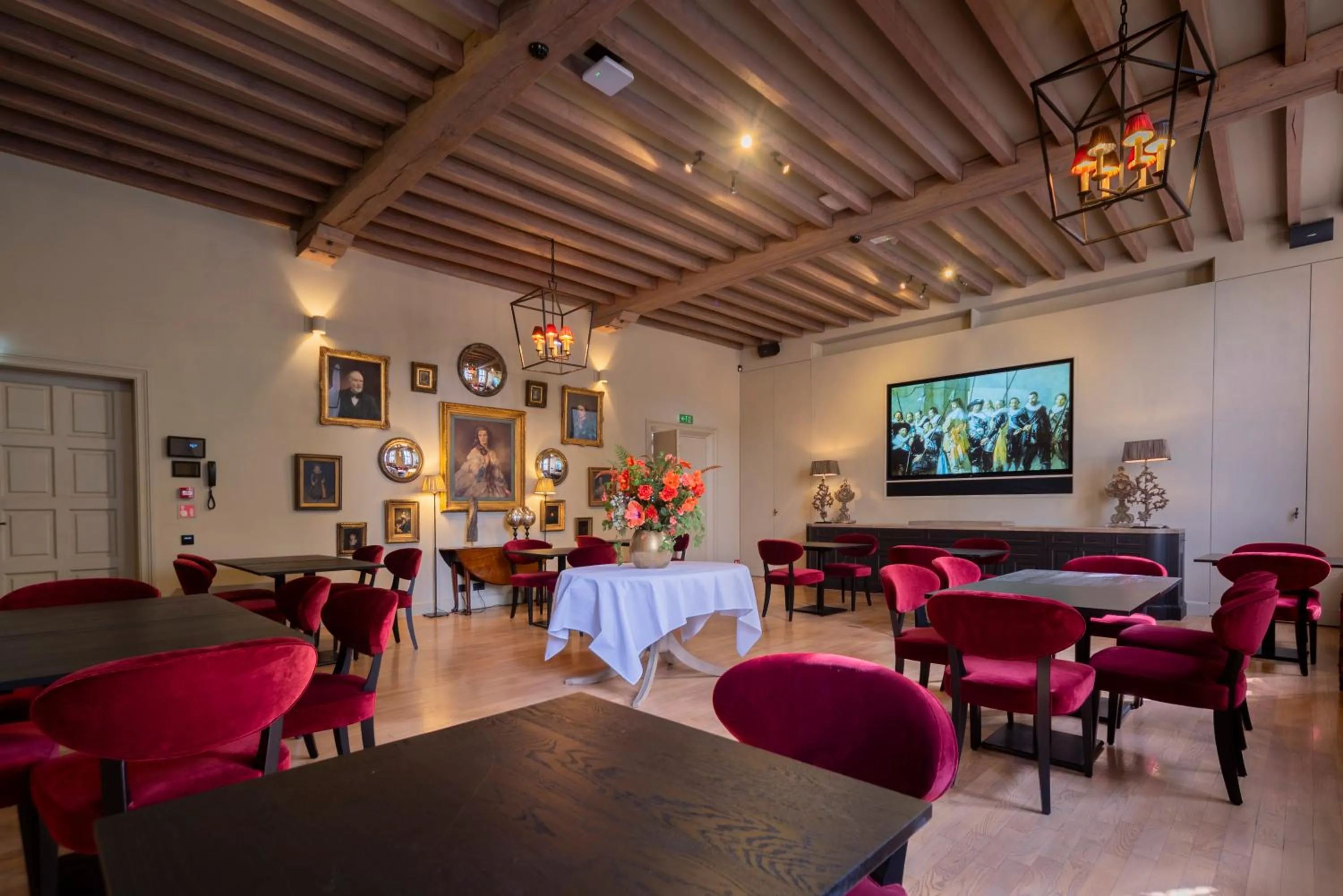 Restaurant/places to eat in Cobergher Hotel