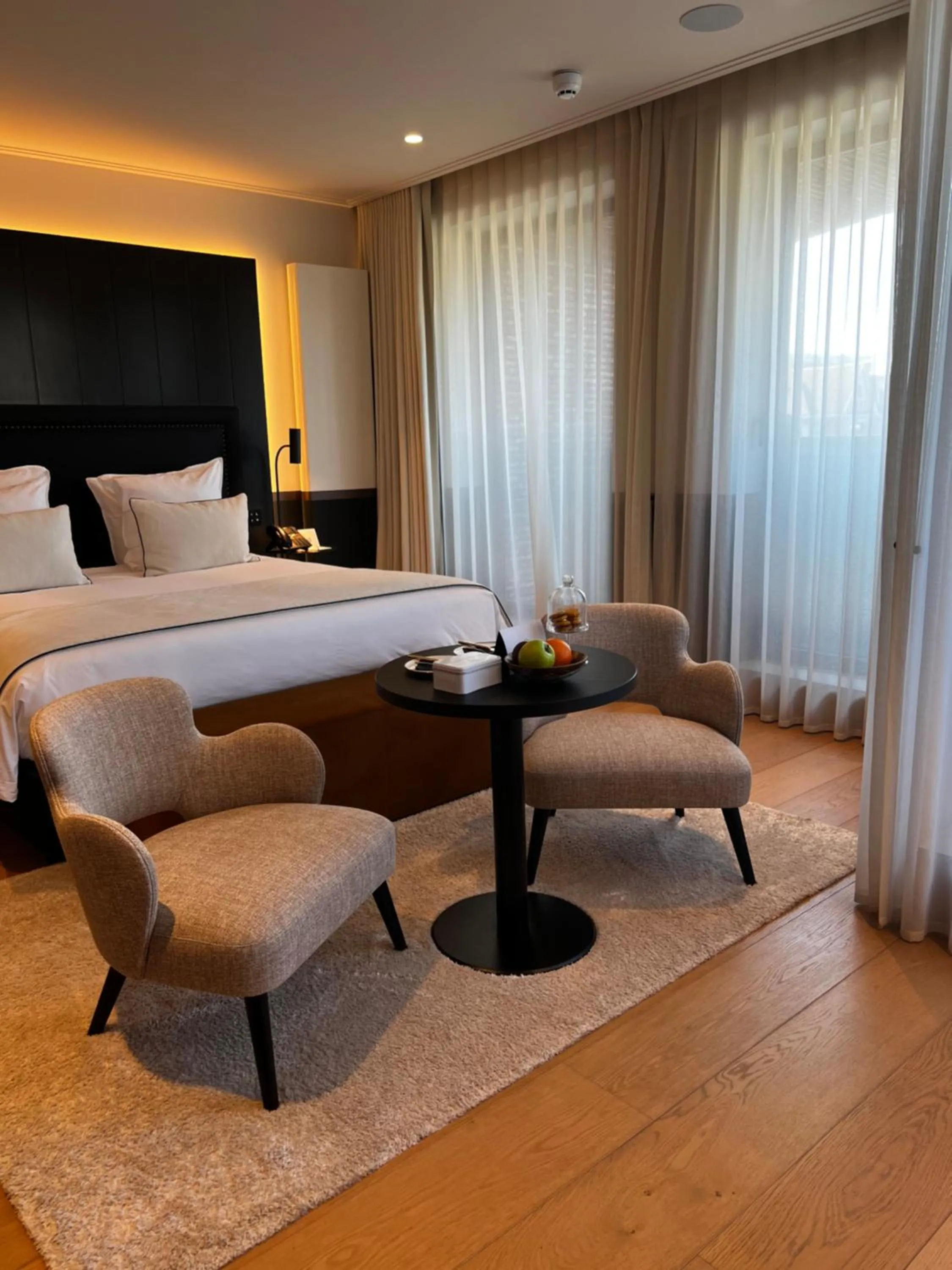 Seating area, Bed in Cobergher Hotel