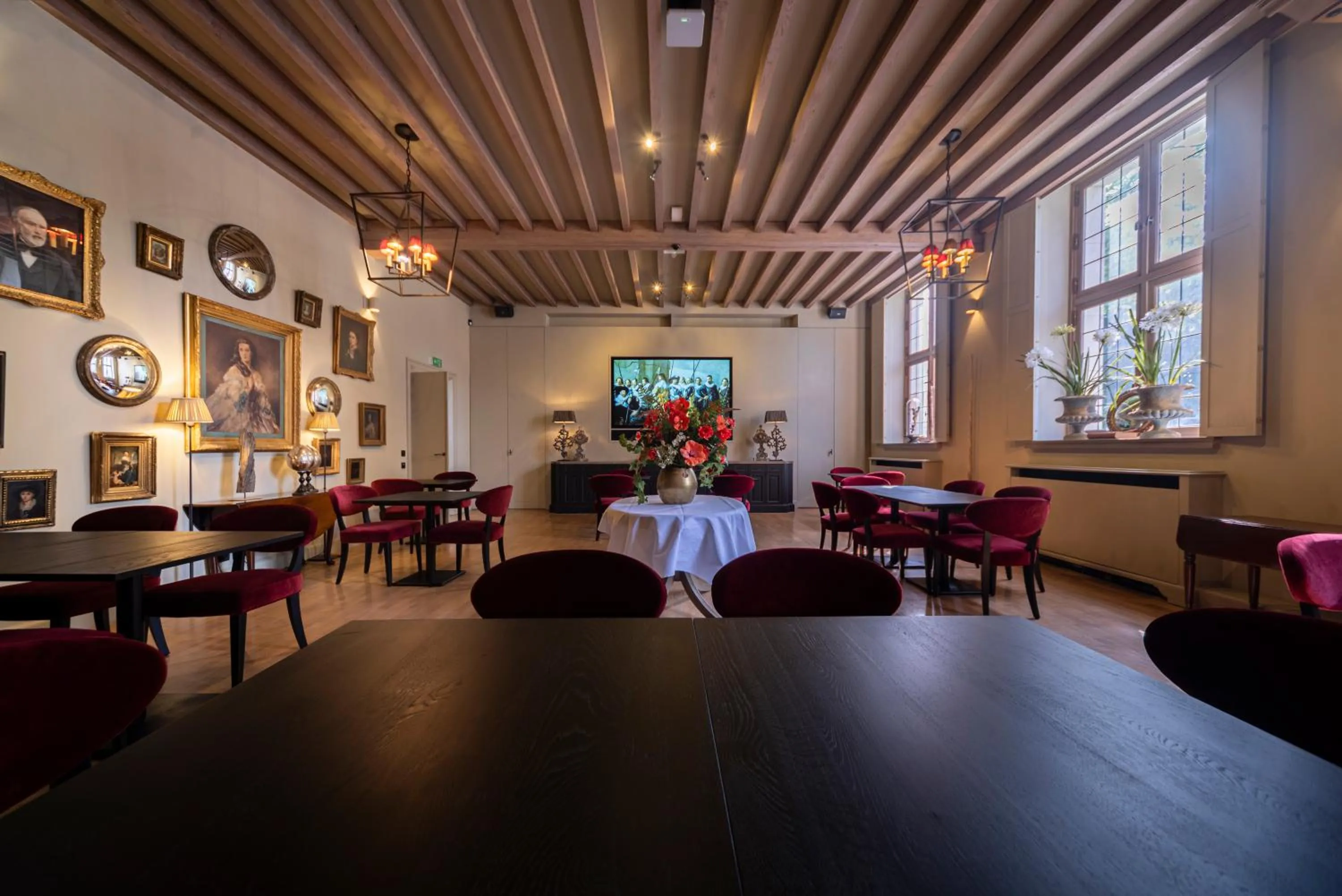 Restaurant/places to eat in Cobergher Hotel