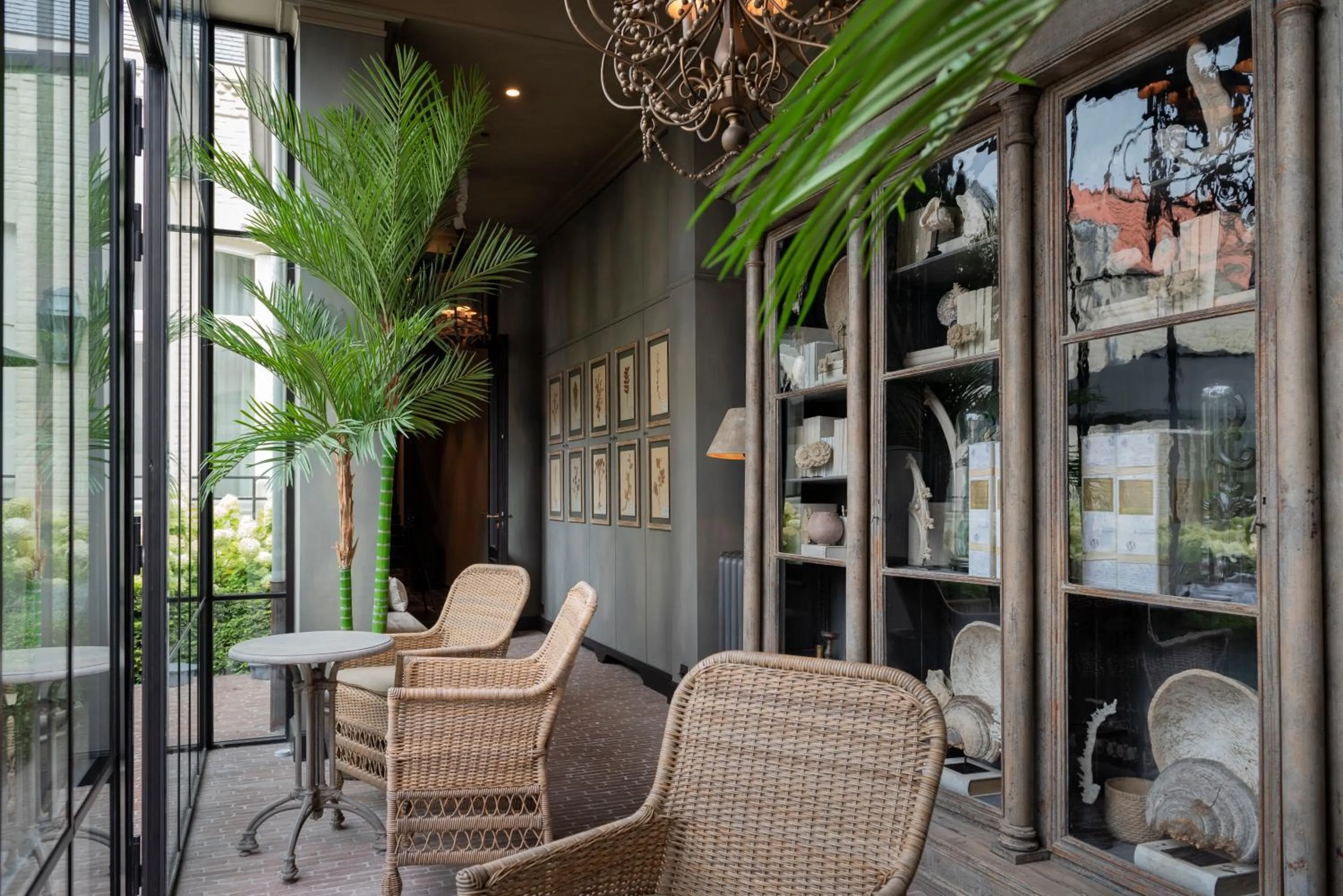Restaurant/places to eat in Cobergher Hotel