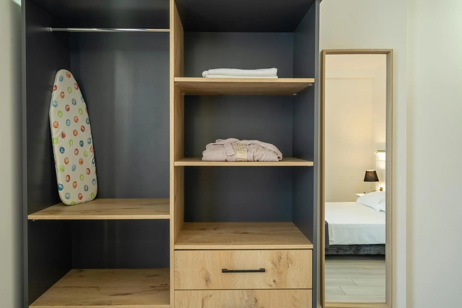 wardrobe in ELUXİO SUİTE HOTEL