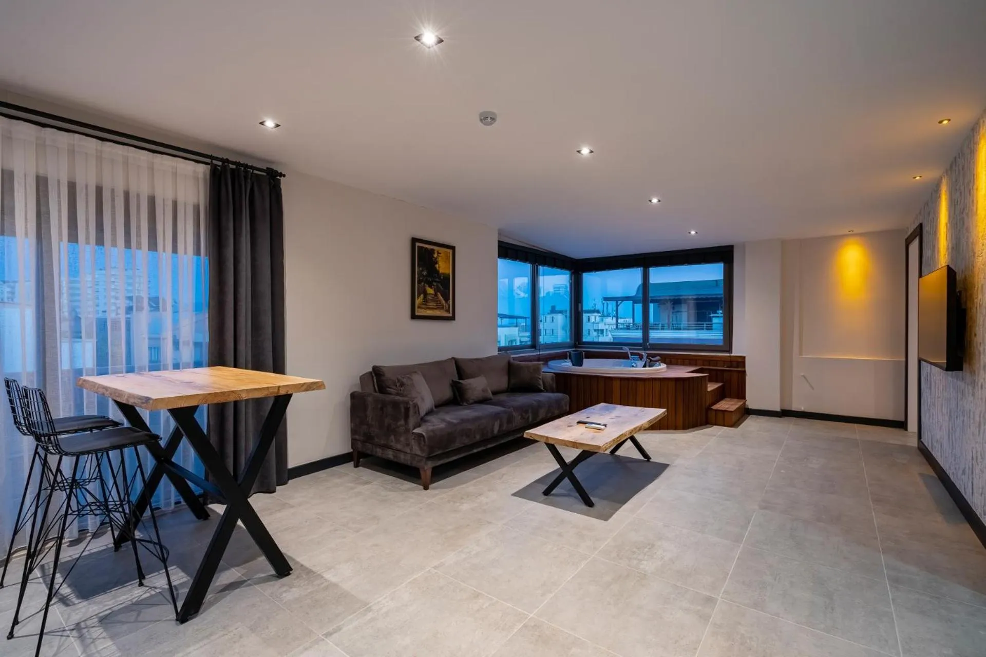 Hot Tub in ELUXİO SUİTE HOTEL