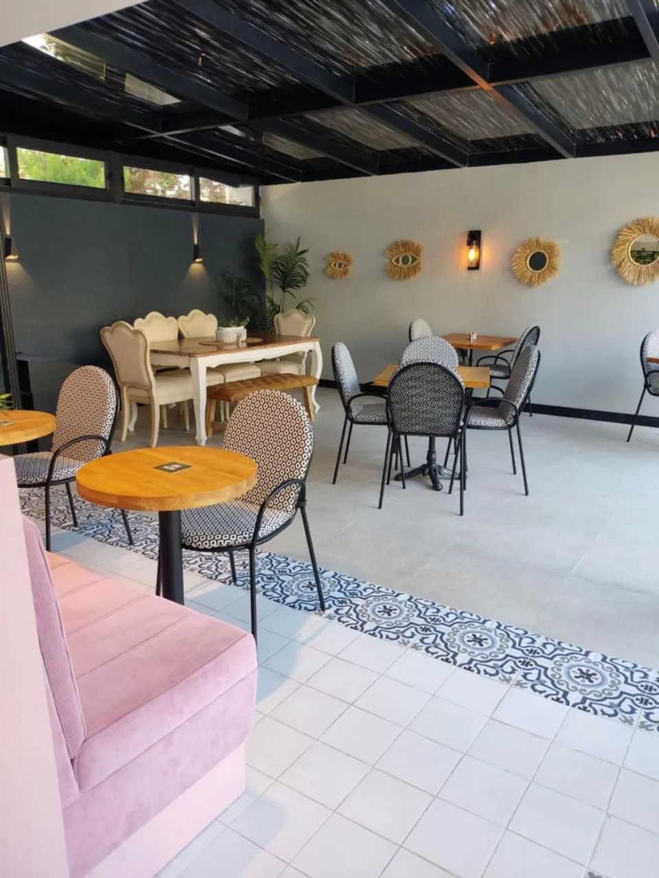 Restaurant/places to eat in ELUXİO SUİTE HOTEL