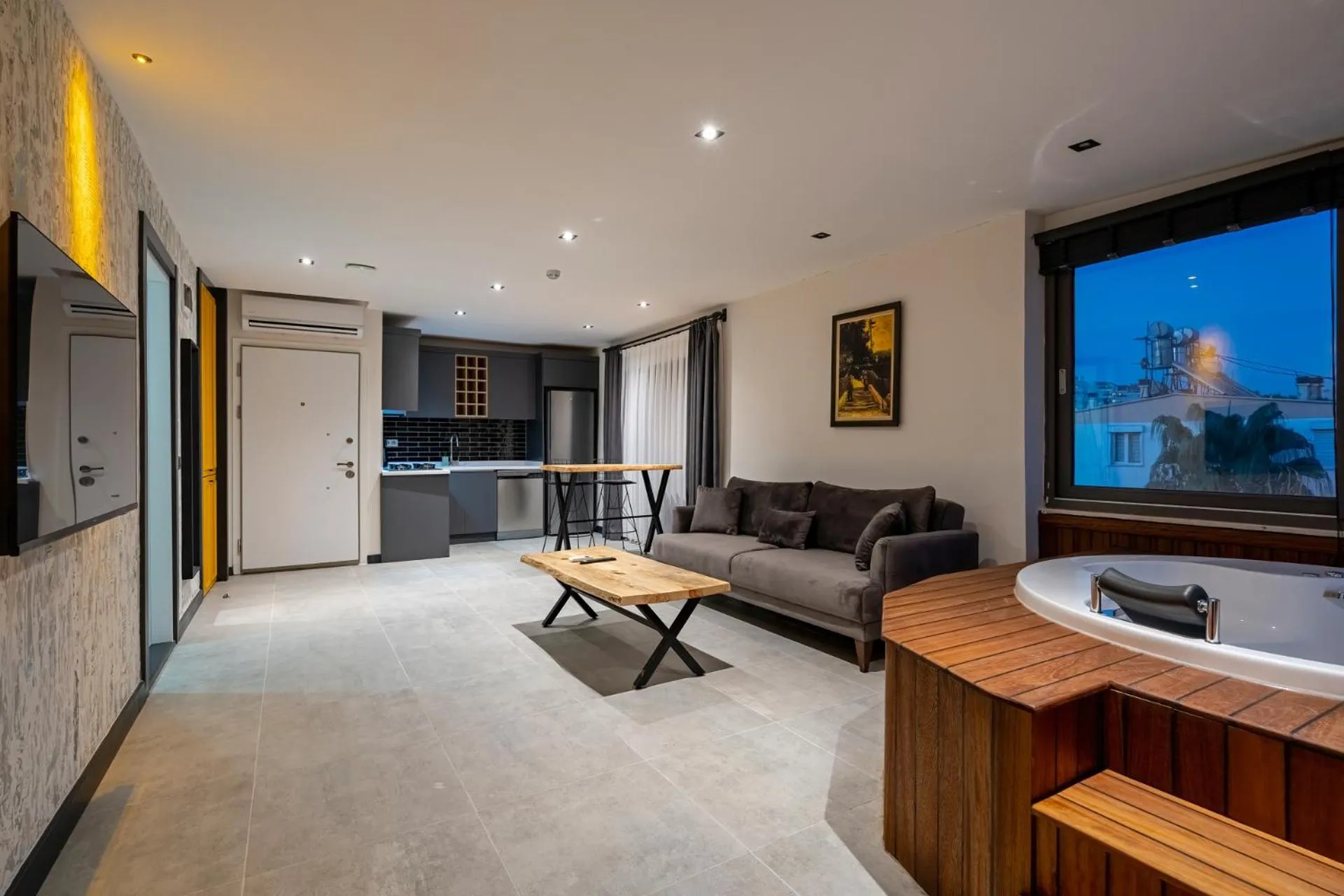 Hot Tub in ELUXİO SUİTE HOTEL