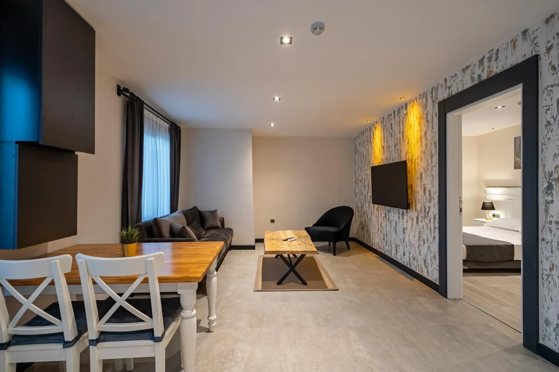 TV and multimedia in ELUXİO SUİTE HOTEL