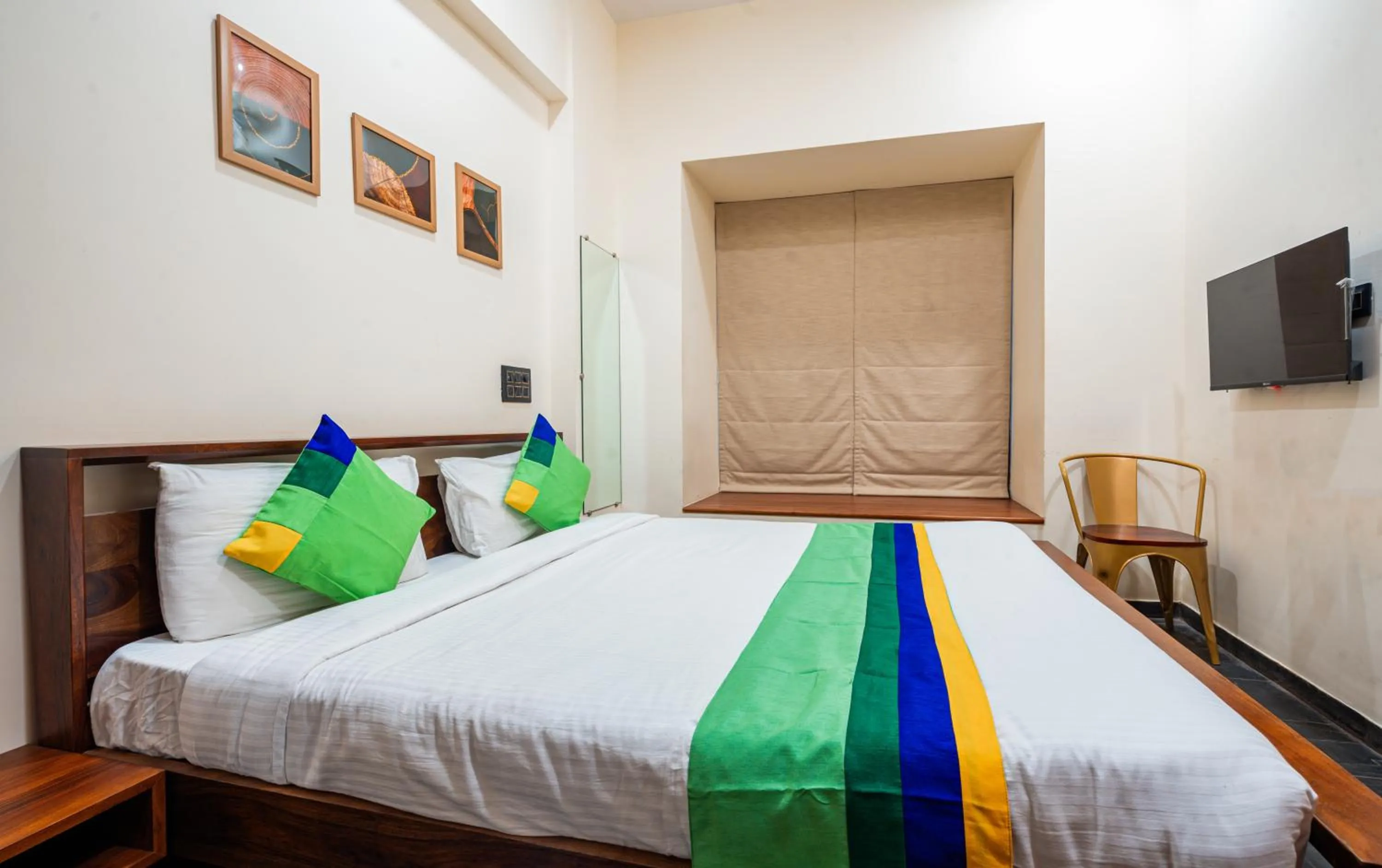 Bedroom, Bed in Treebo Premium The Memoir, Ramdaspeth