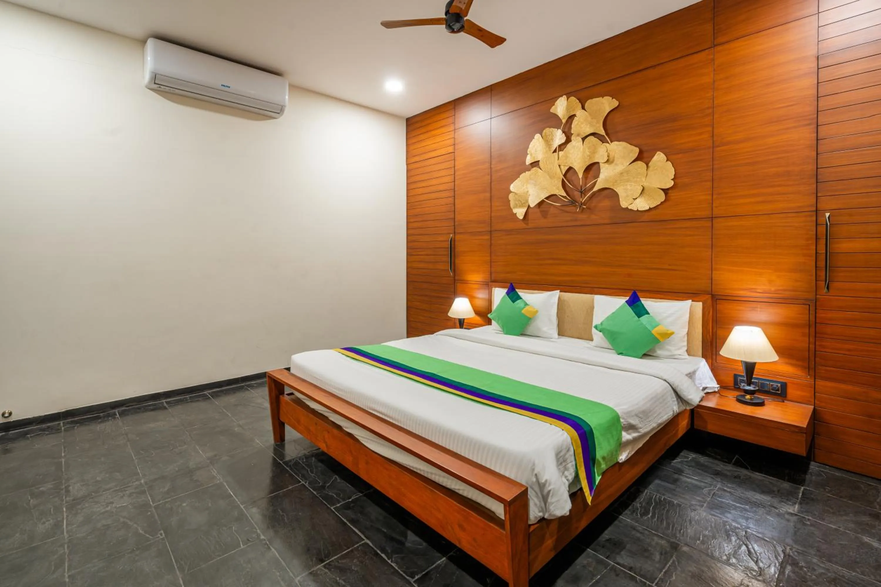 Bedroom, Bed in Treebo Premium The Memoir, Ramdaspeth