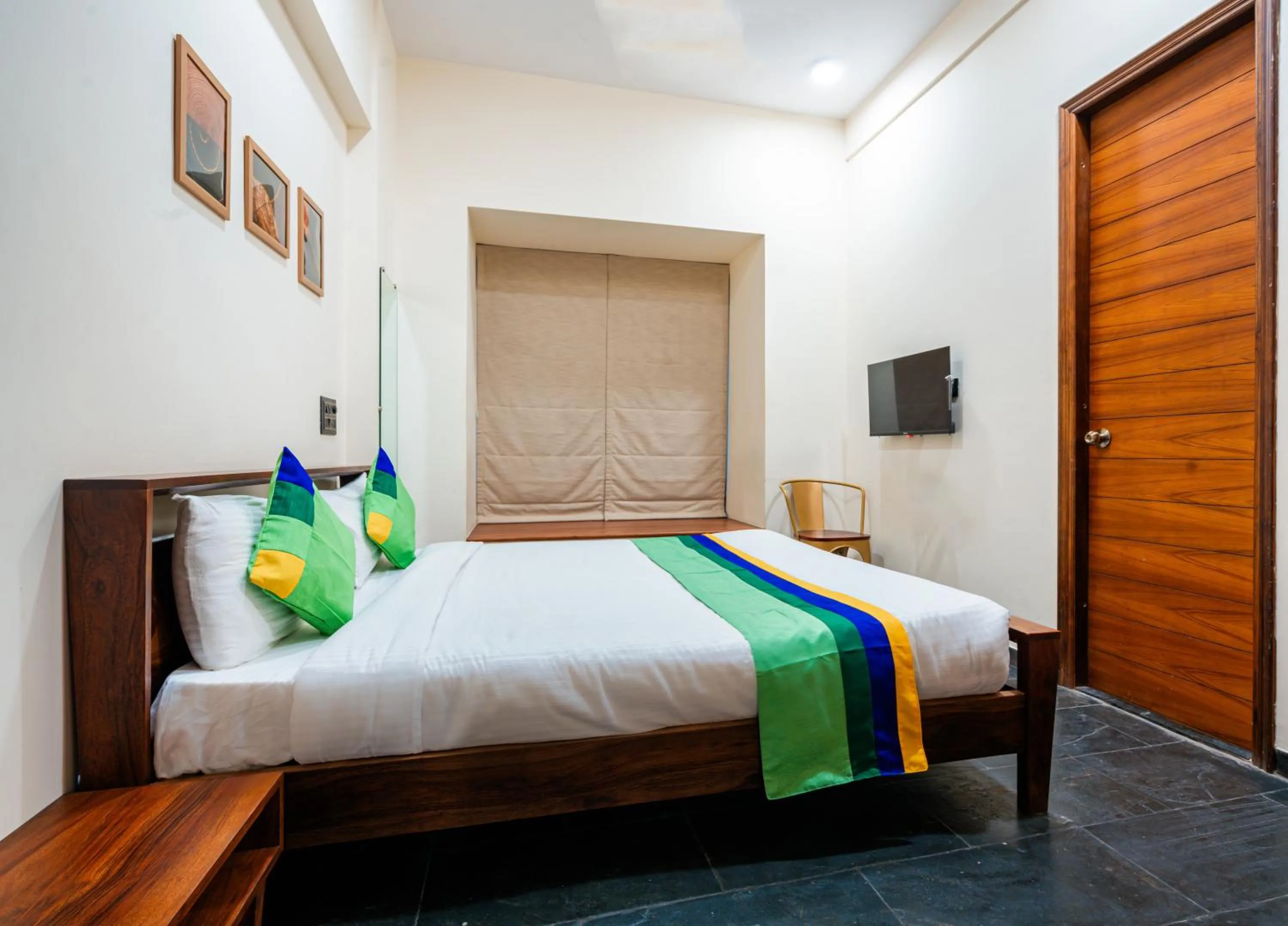 Bedroom, Bed in Treebo Premium The Memoir, Ramdaspeth