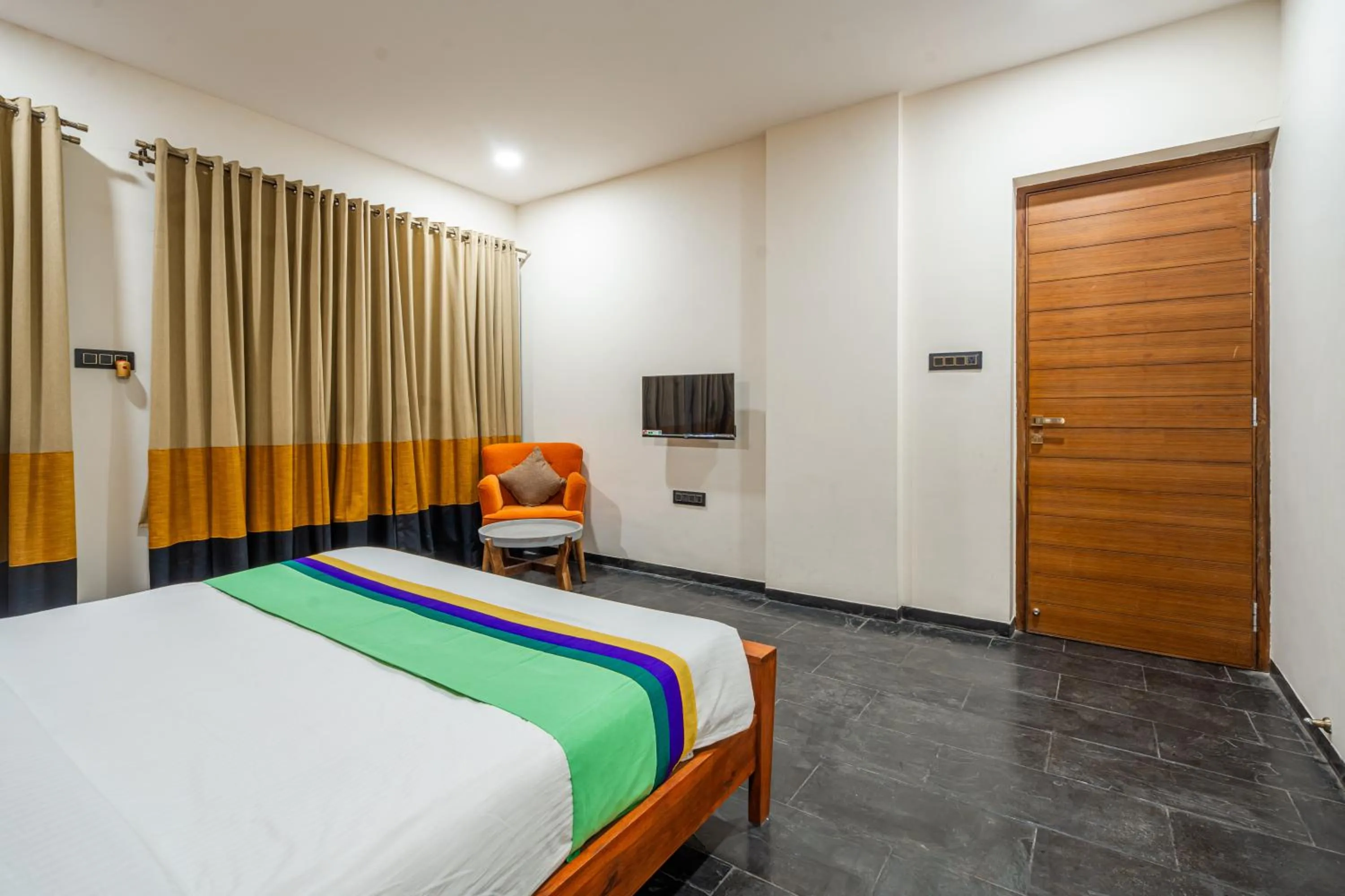 Bedroom, Bed in Treebo Premium The Memoir, Ramdaspeth