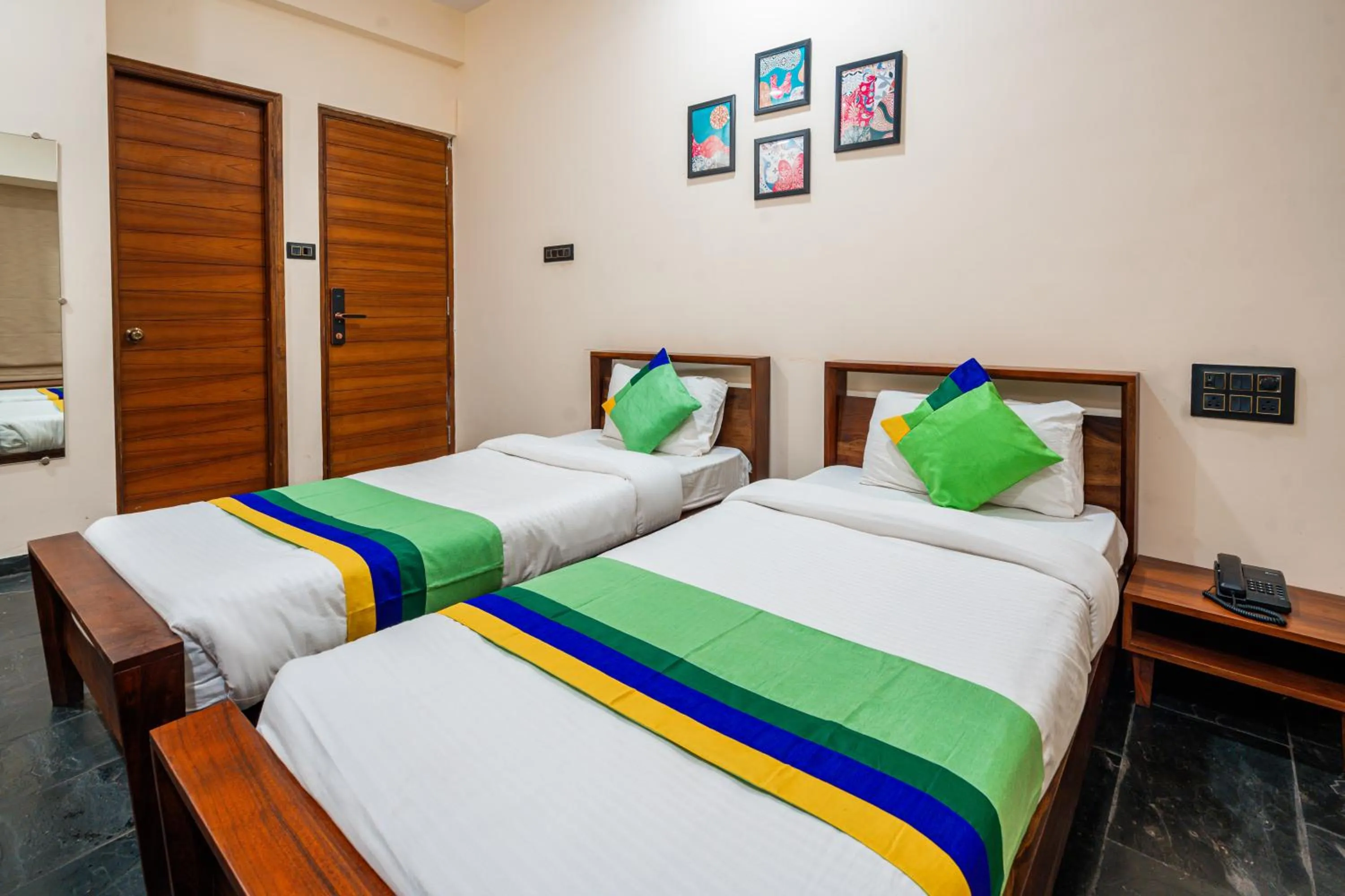 Bedroom, Bed in Treebo Premium The Memoir, Ramdaspeth
