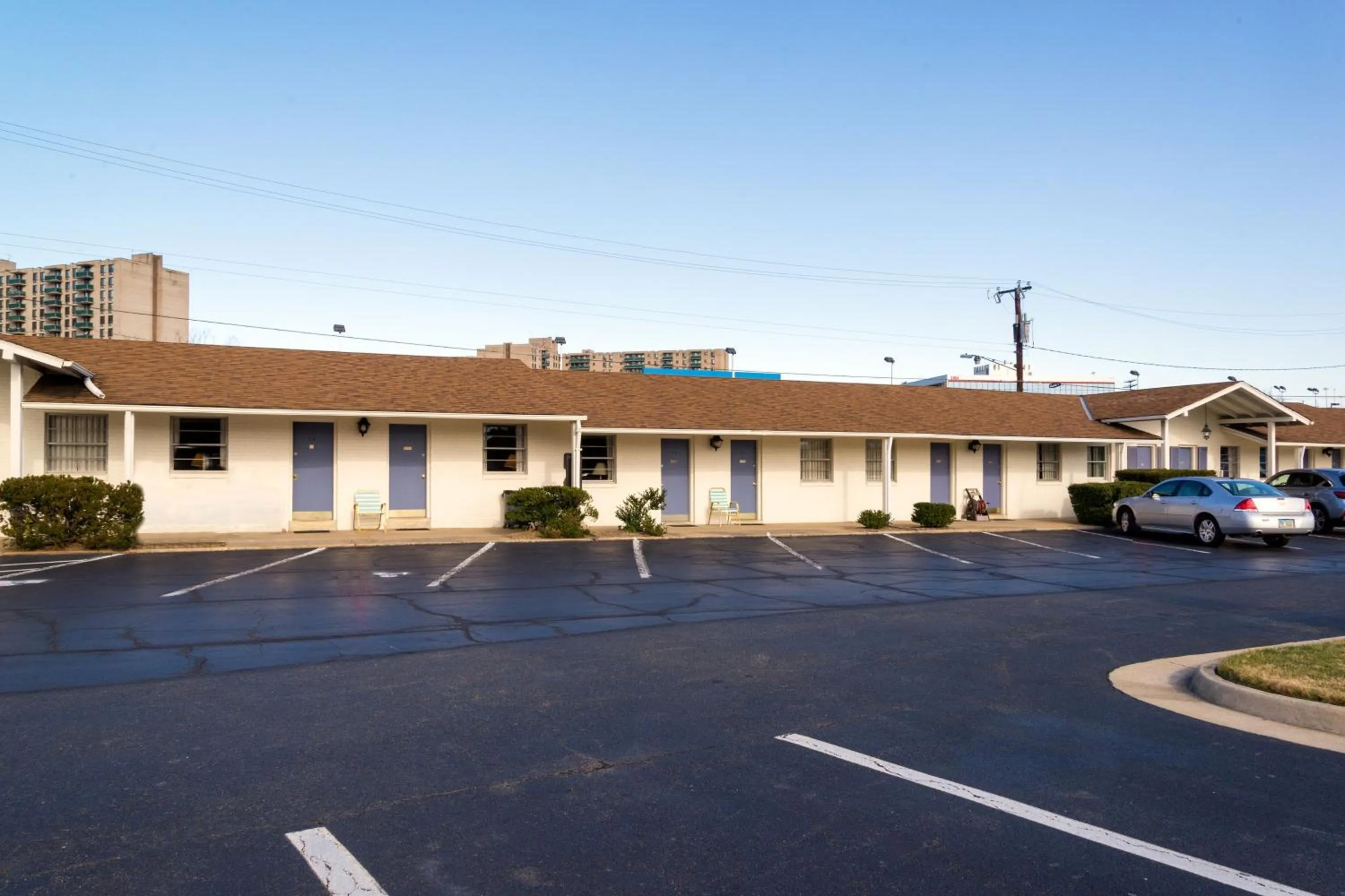 Parking in Budget Host Alexandria