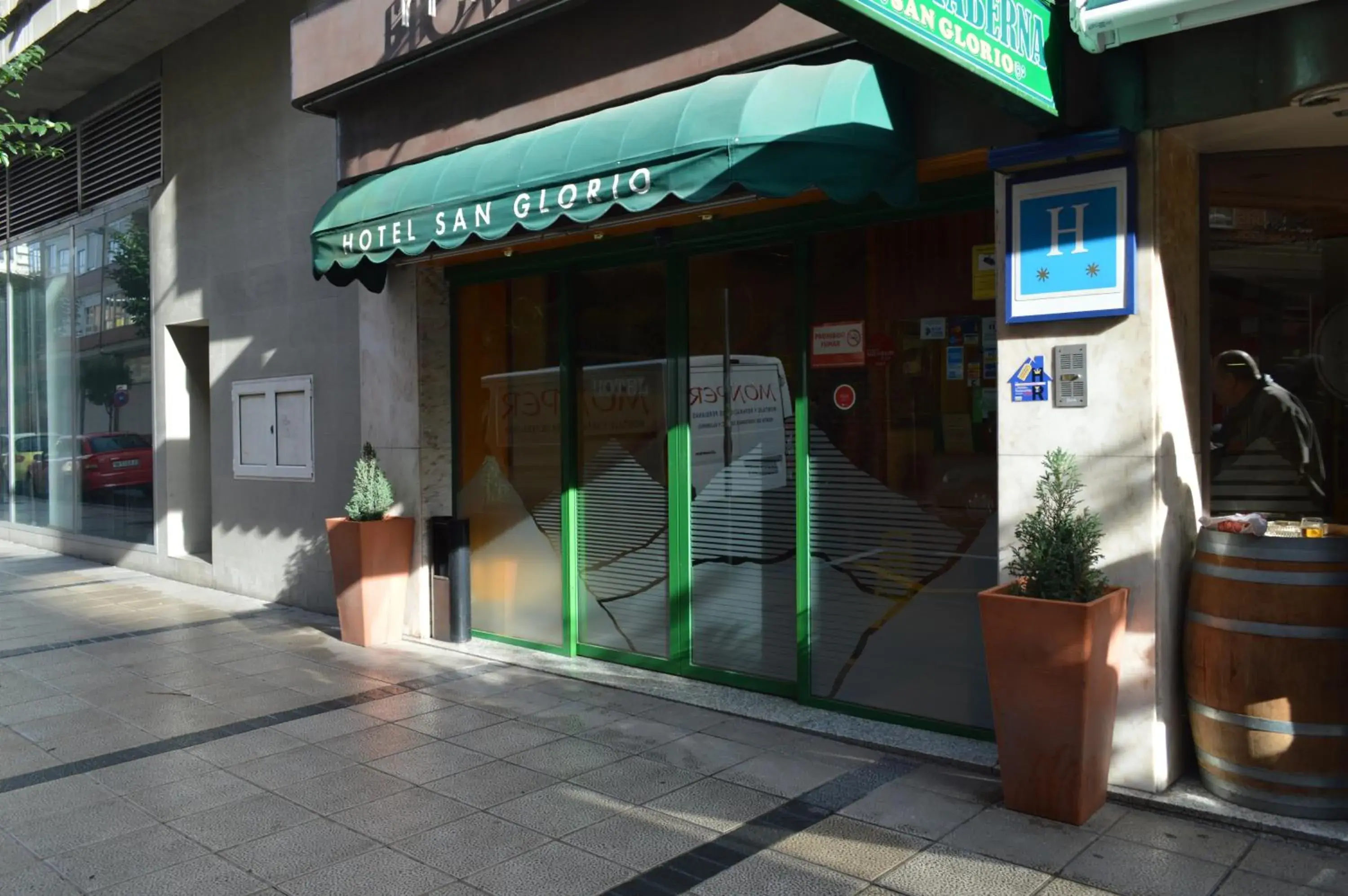 Facade/entrance in Hotel San Glorio Facade/entrance in Hotel San Glorio