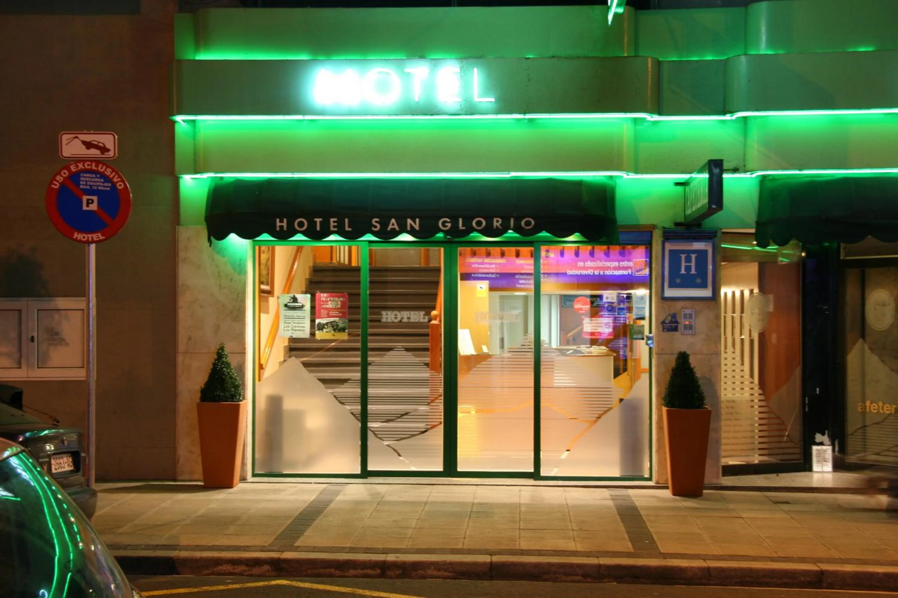Facade/entrance in Hotel San Glorio
