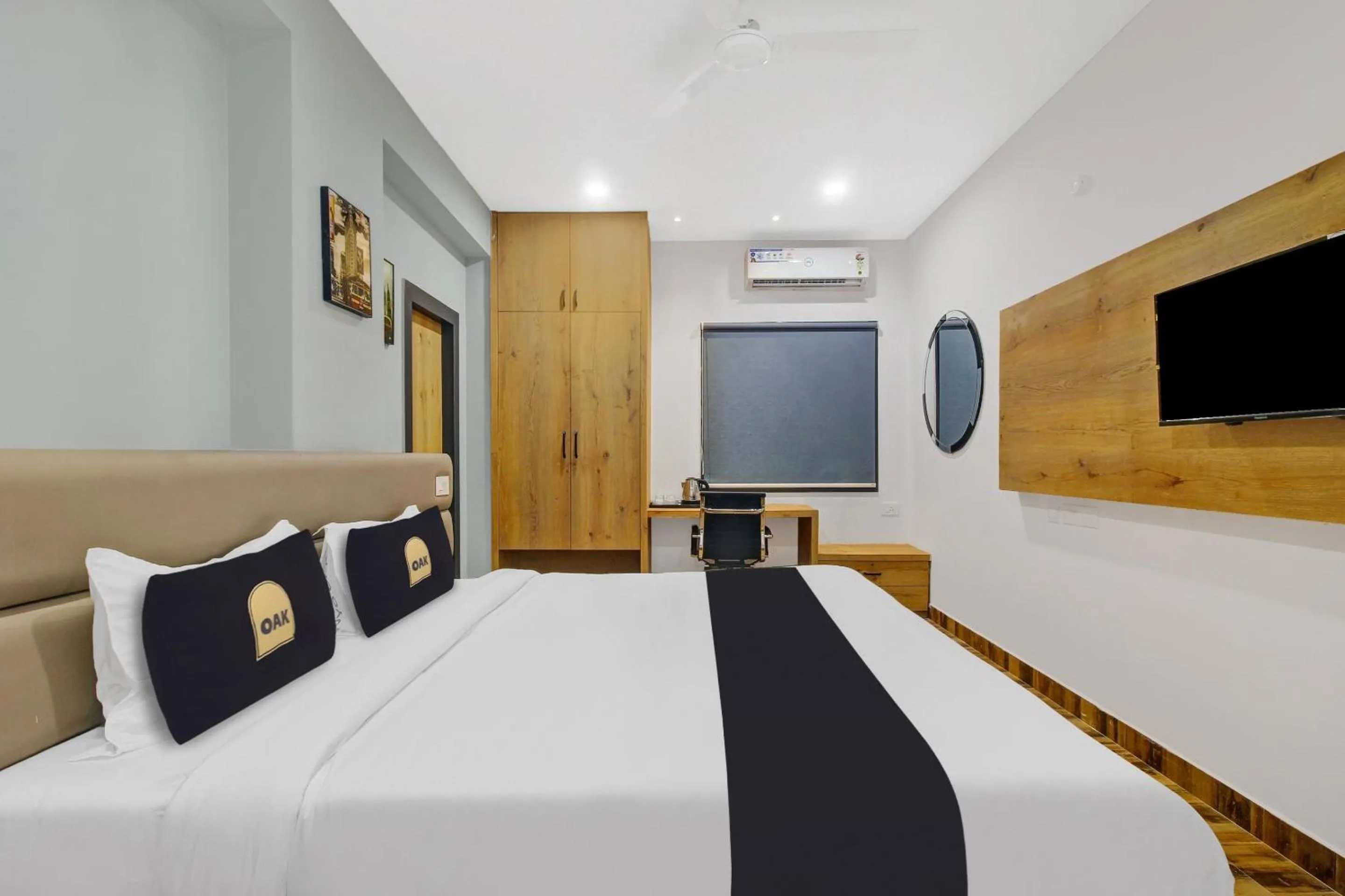 Facade/entrance, Bed in Super Townhouse OAK Hitec City Near Image Hospital