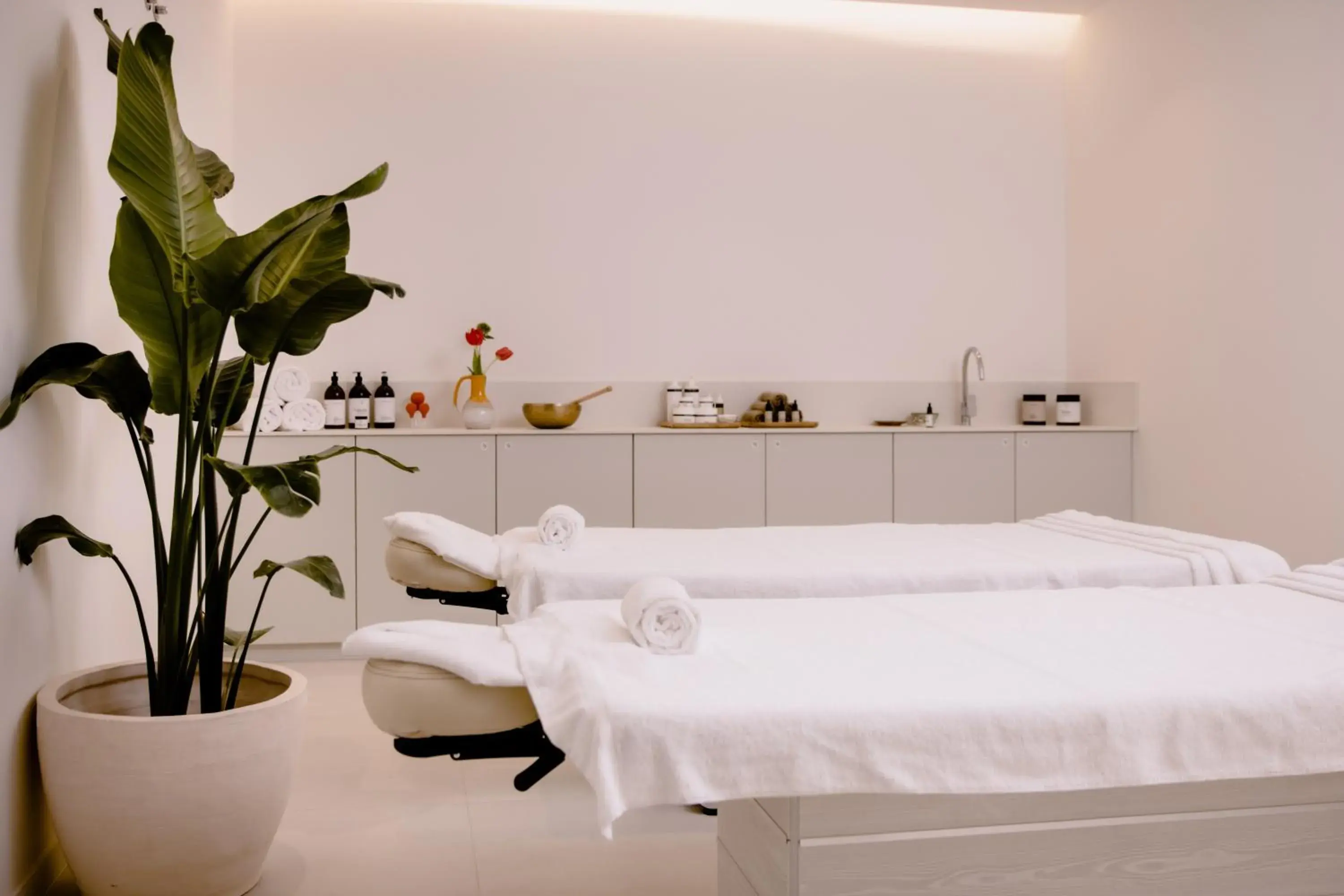 Massage, Bed in THE FLAG HOTEL Marbella, Estepona Adult Recommended Massage, Bed in THE FLAG HOTEL Marbella, Estepona Adult Recommended