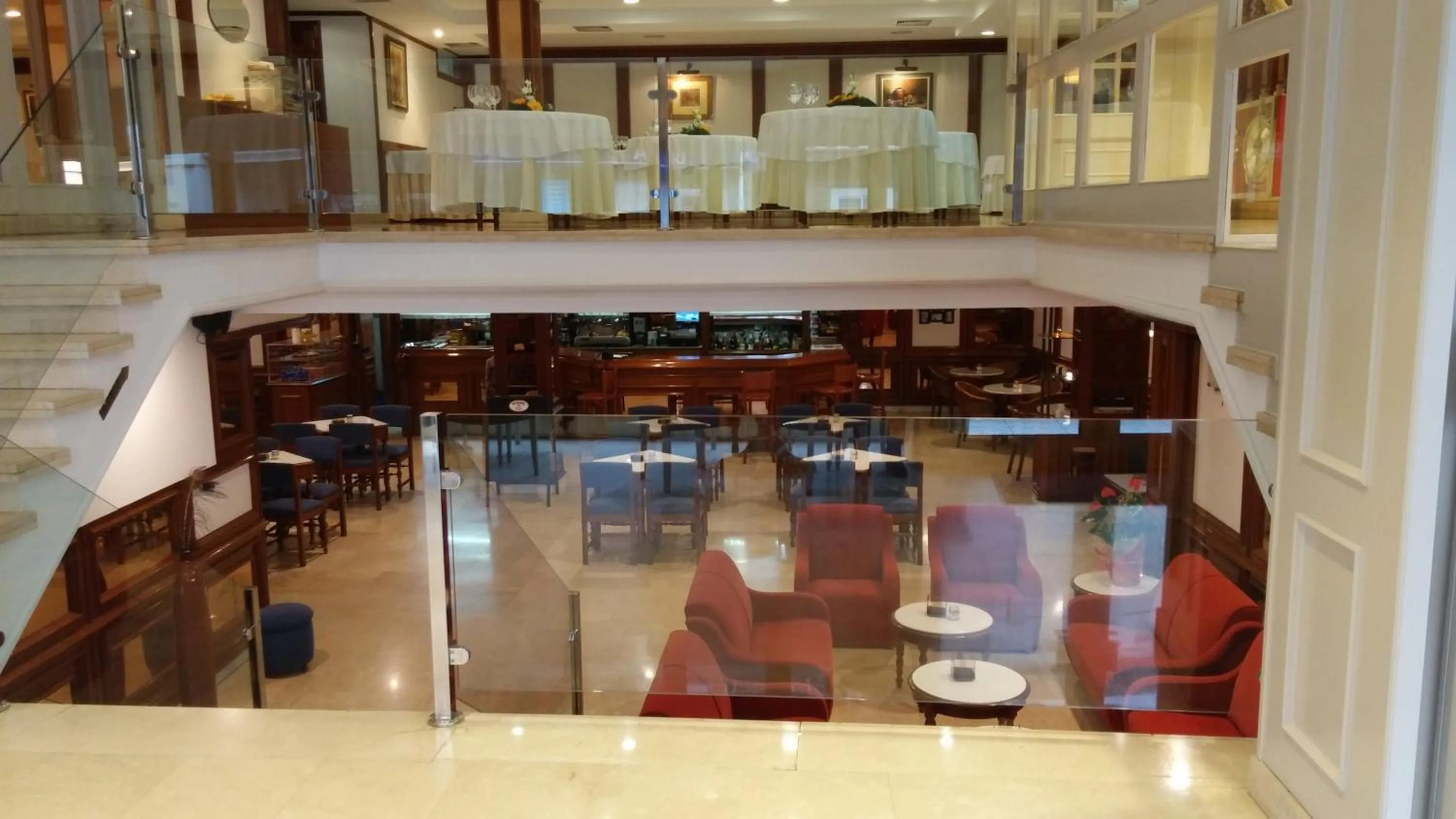 Lounge or bar in Hotel Serantes