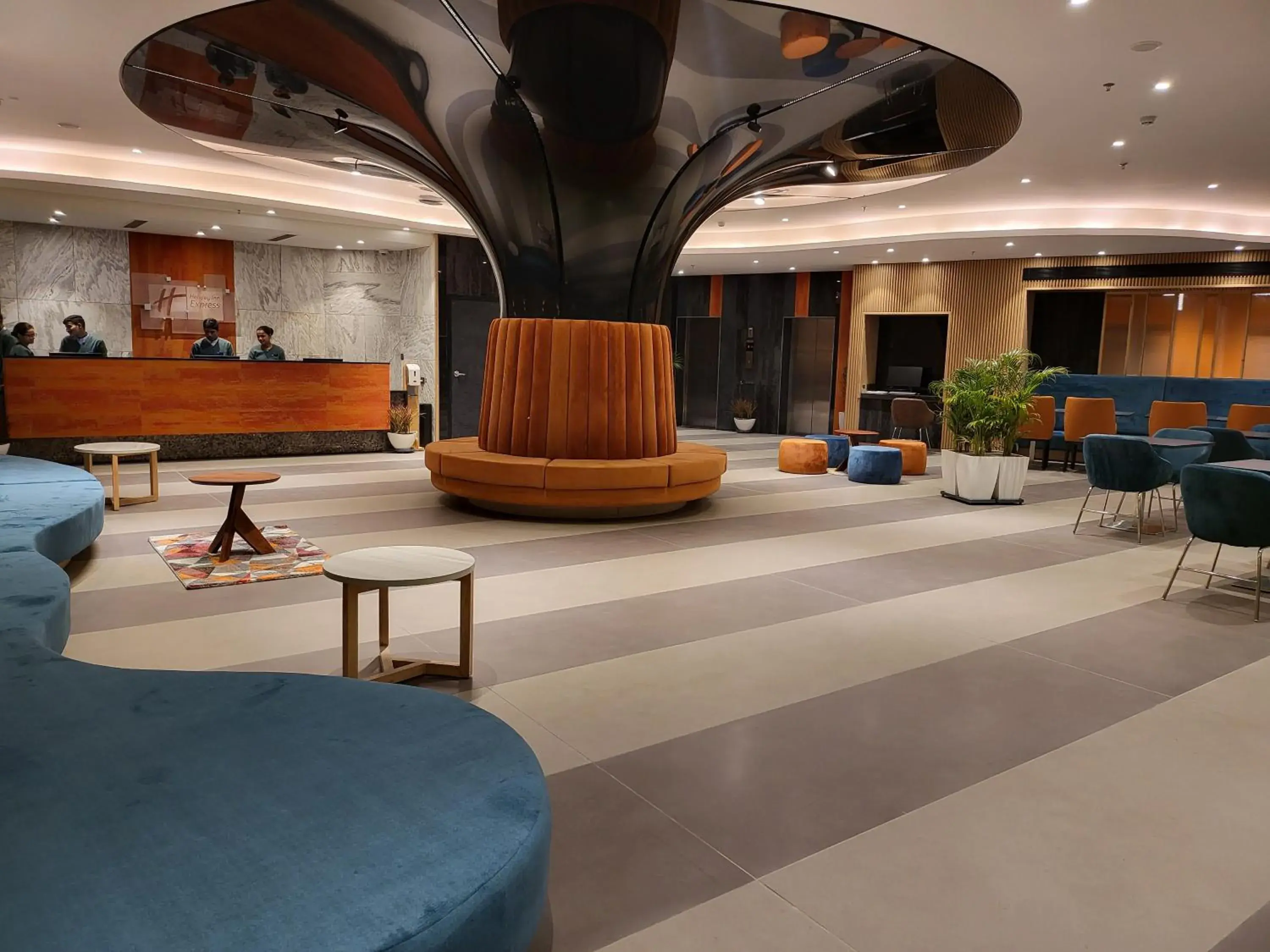 Lobby or reception in Holiday Inn Express & Suites Jaipur Gopalpura by IHG Lobby or reception in Holiday Inn Express & Suites Jaipur Gopalpura by IHG