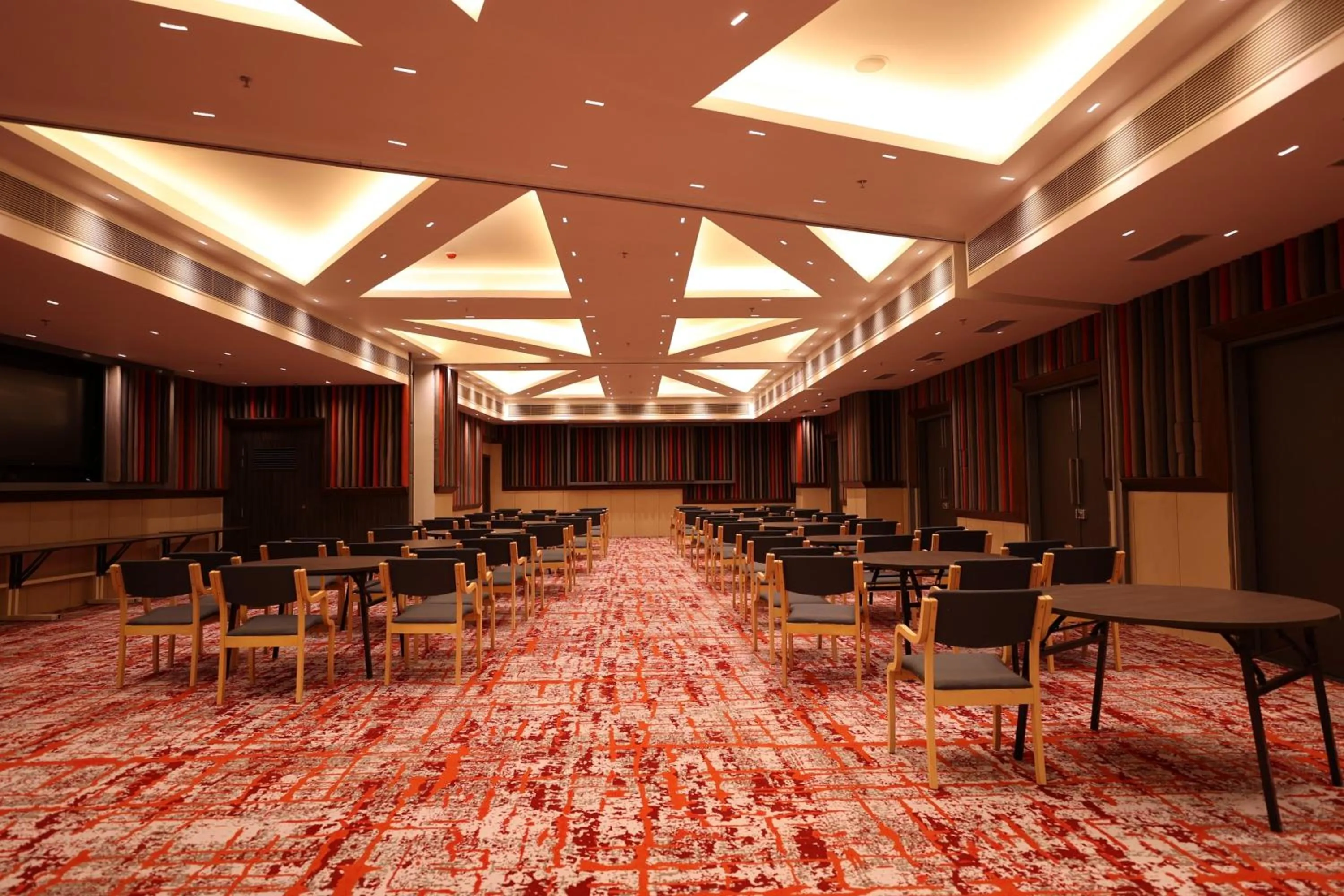 Meeting/conference room in Holiday Inn Express & Suites Jaipur Gopalpura by IHG
