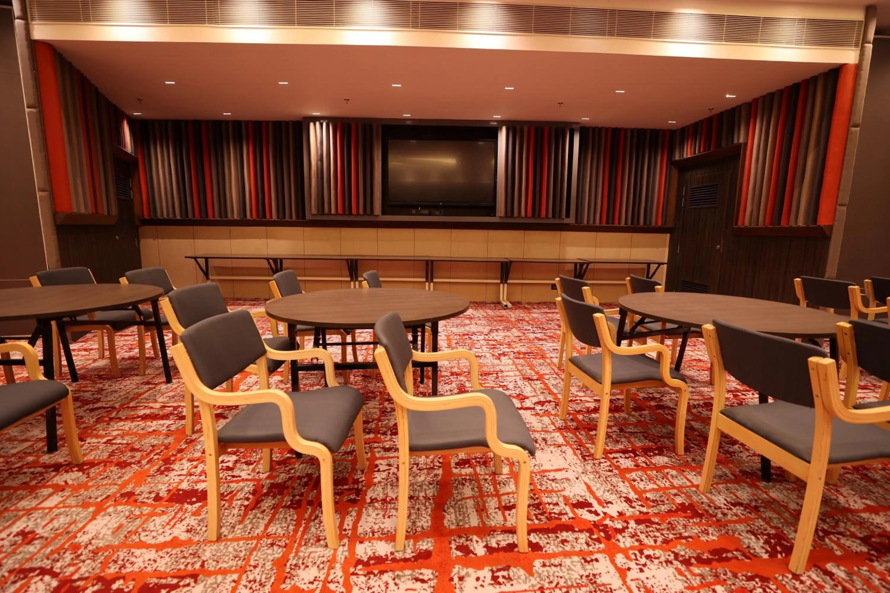 Meeting/conference room in Holiday Inn Express & Suites Jaipur Gopalpura by IHG