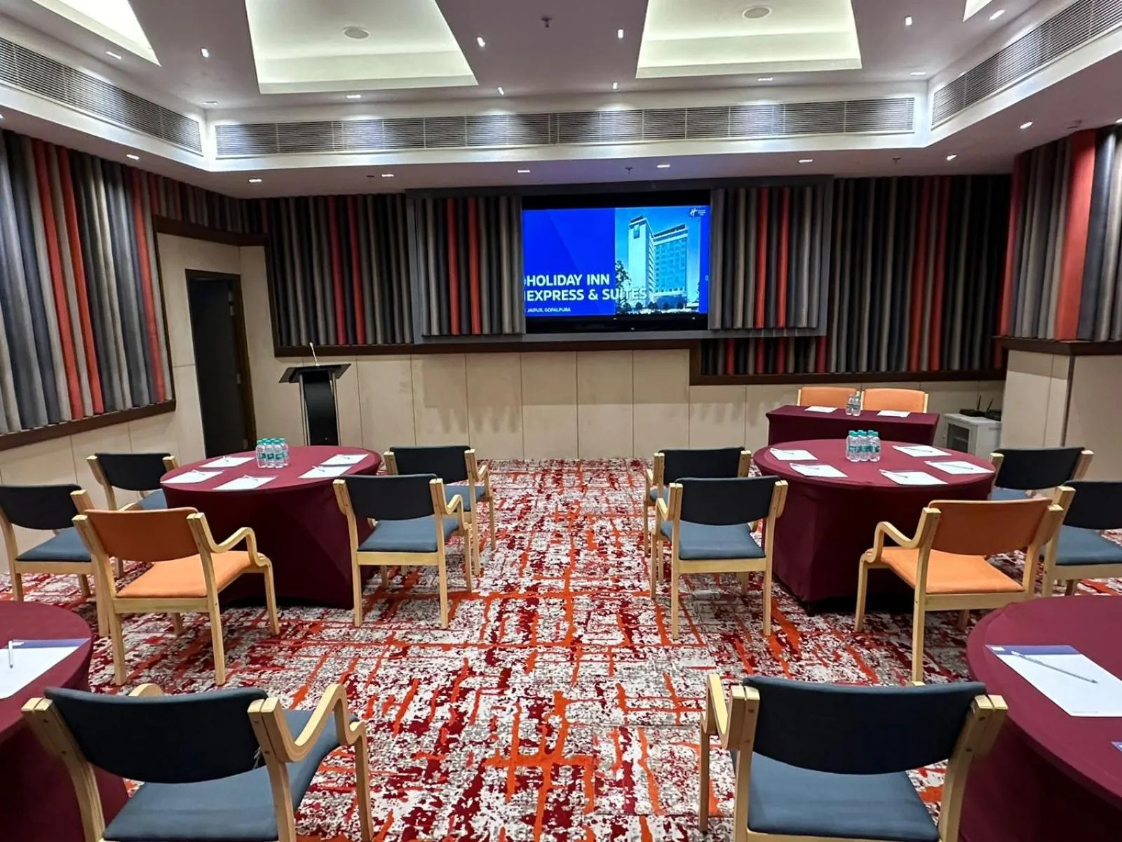 Meeting/conference room in Holiday Inn Express & Suites Jaipur Gopalpura by IHG