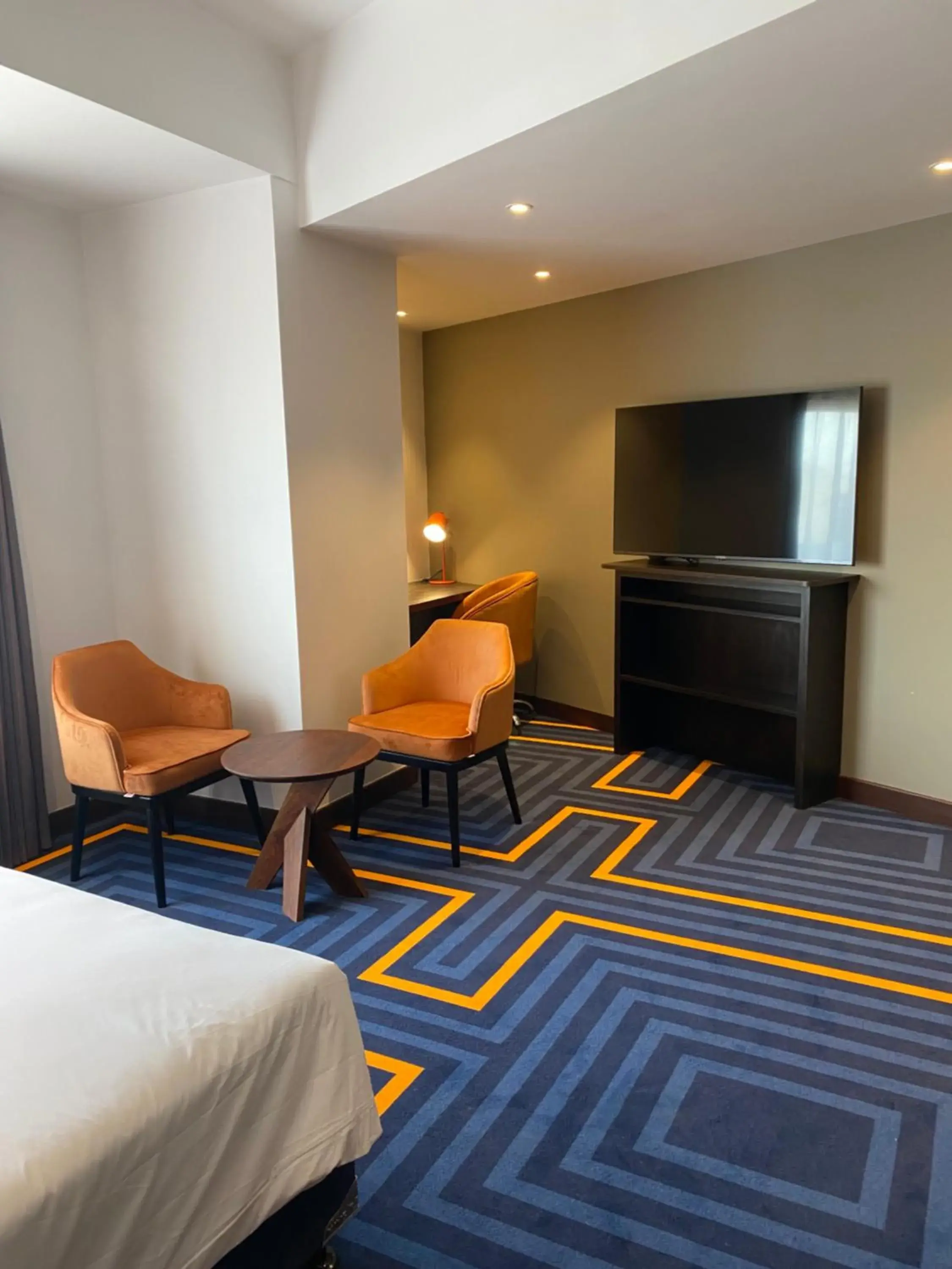 TV and multimedia, Bed in Holiday Inn Express & Suites Jaipur Gopalpura by IHG TV and multimedia, Bed in Holiday Inn Express & Suites Jaipur Gopalpura by IHG