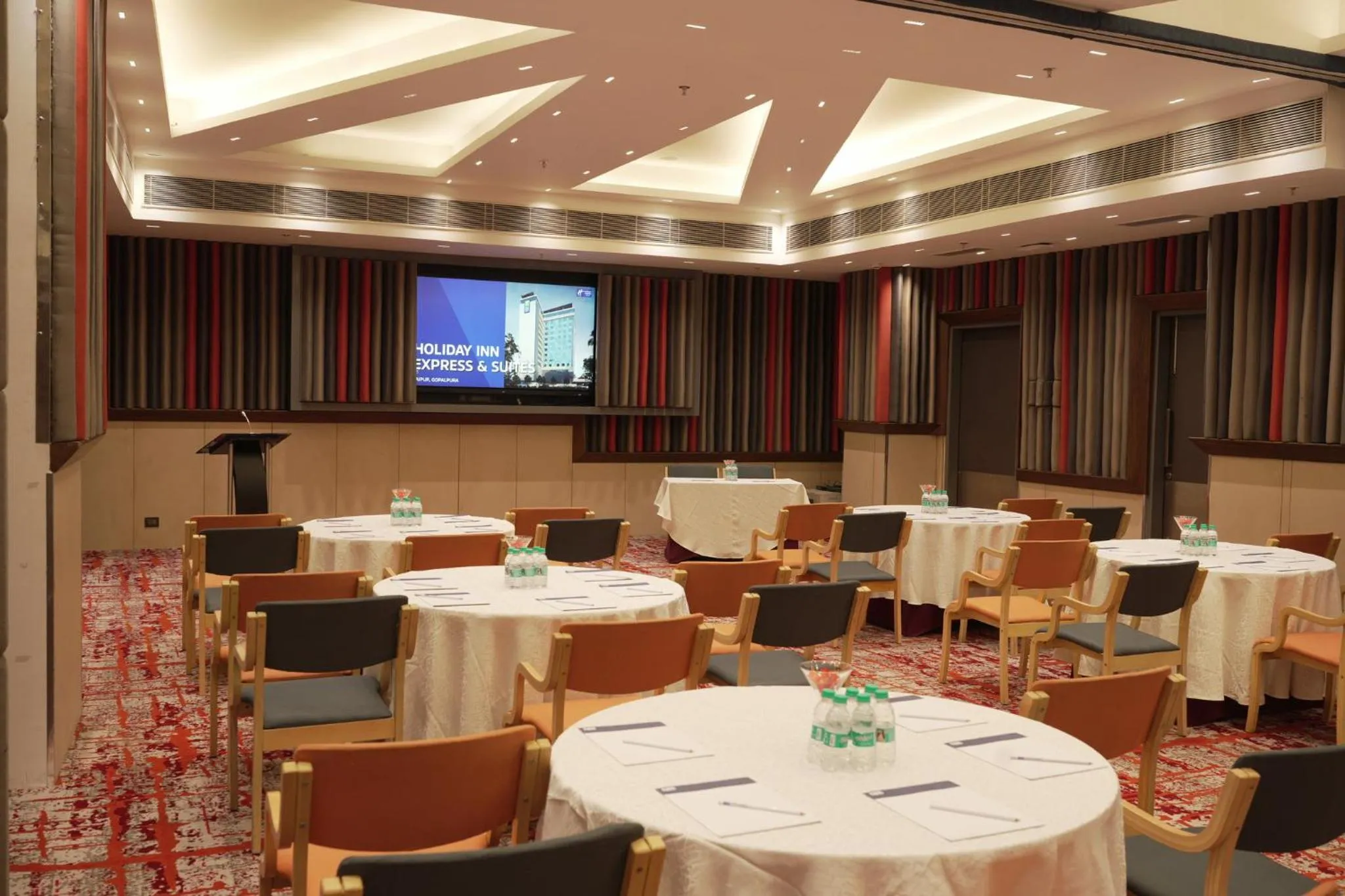 Meeting/conference room in Holiday Inn Express & Suites Jaipur Gopalpura by IHG