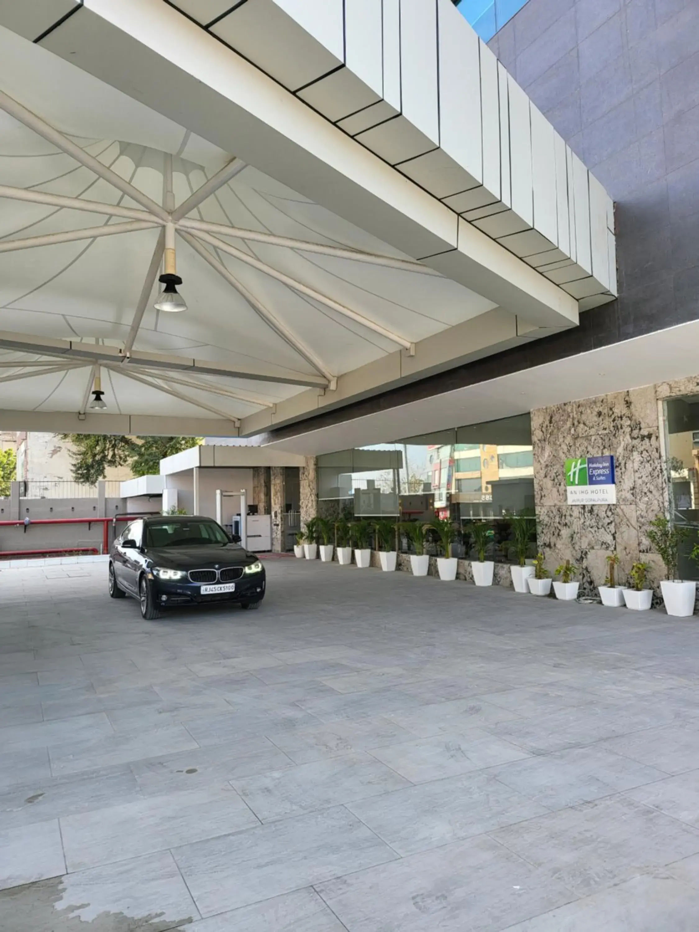 Property building in Holiday Inn Express & Suites Jaipur Gopalpura by IHG Property building in Holiday Inn Express & Suites Jaipur Gopalpura by IHG