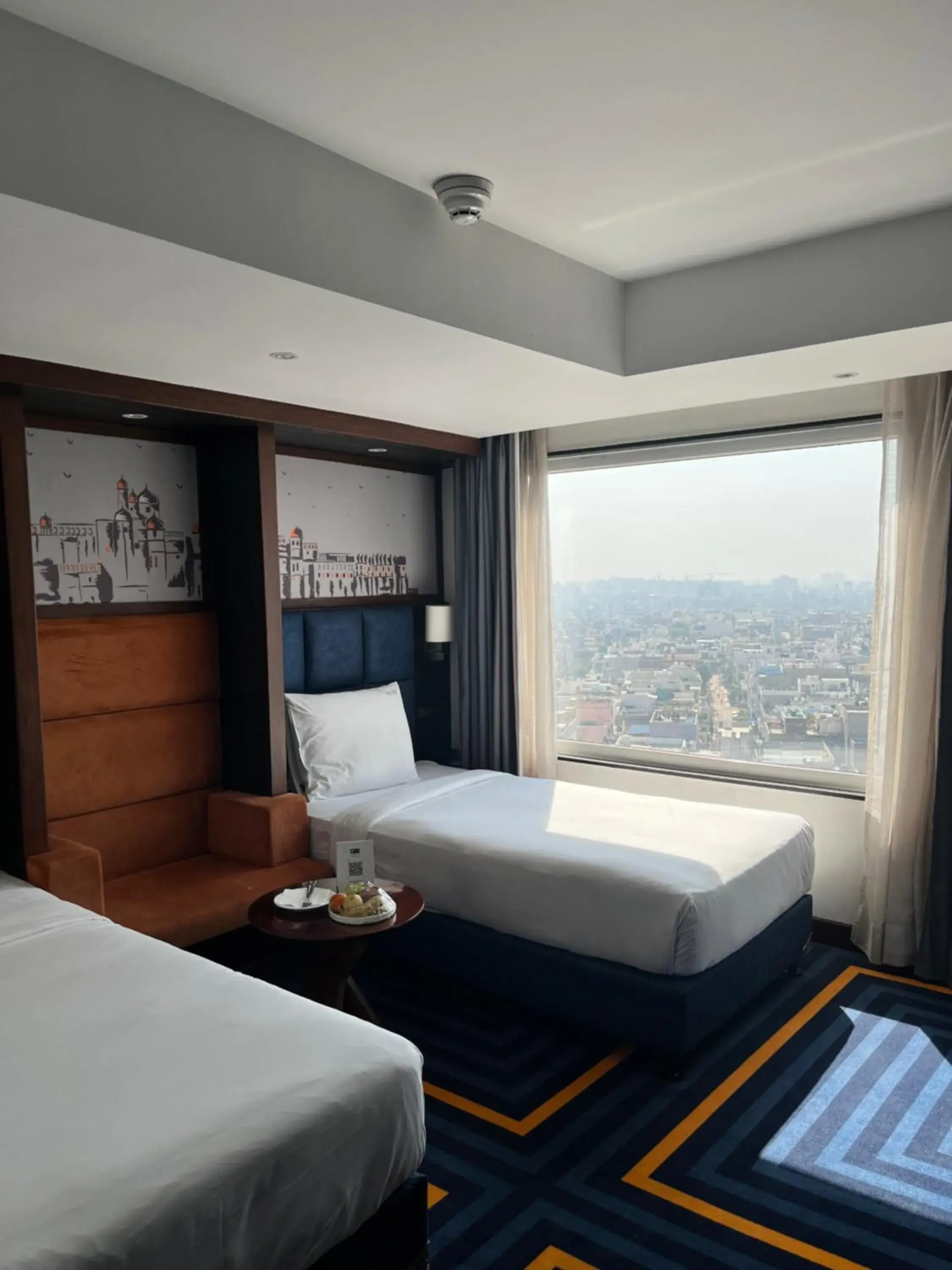 Restaurant/places to eat, Bed in Holiday Inn Express & Suites Jaipur Gopalpura by IHG Restaurant/places to eat, Bed in Holiday Inn Express & Suites Jaipur Gopalpura by IHG