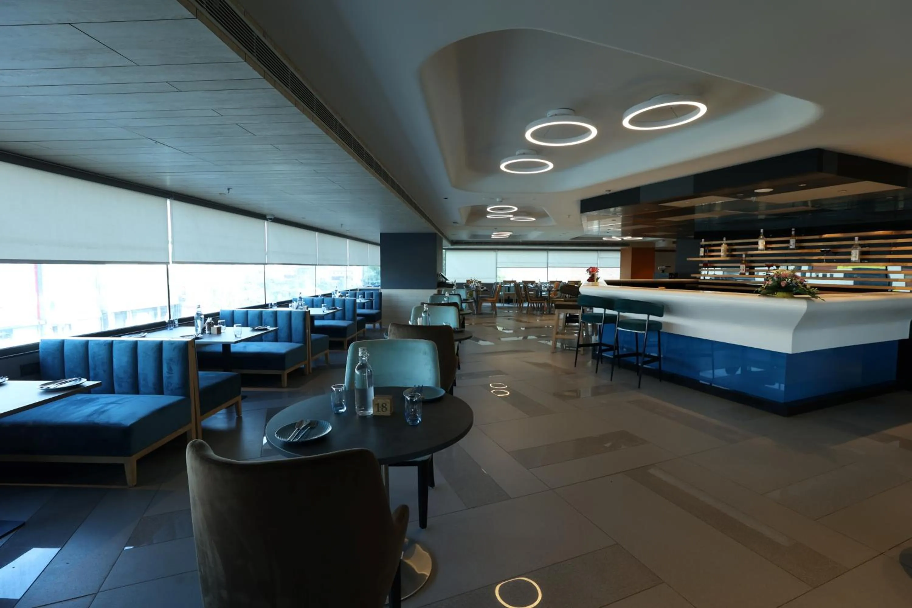 Restaurant/places to eat in Holiday Inn Express & Suites Jaipur Gopalpura by IHG