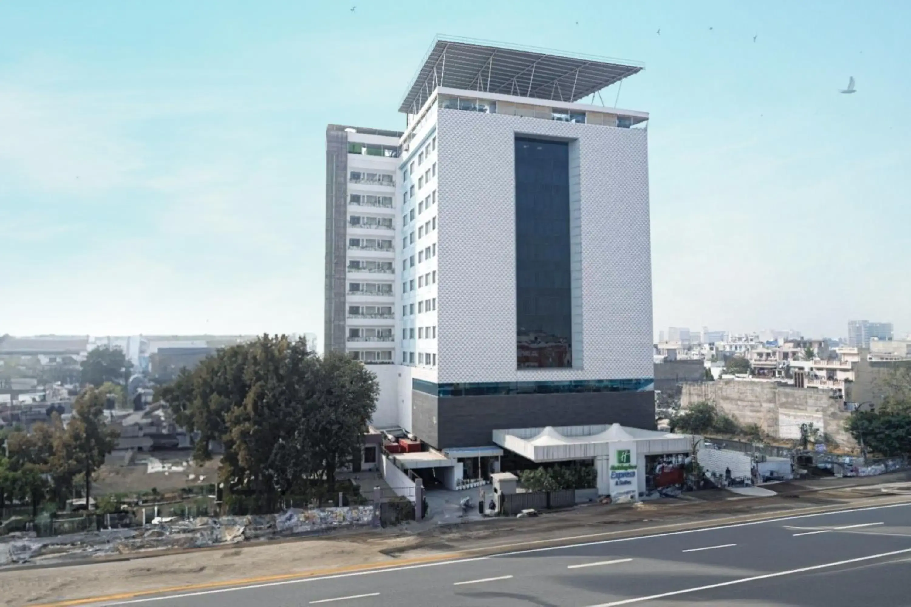 Property building in Holiday Inn Express & Suites Jaipur Gopalpura by IHG Property building in Holiday Inn Express & Suites Jaipur Gopalpura by IHG